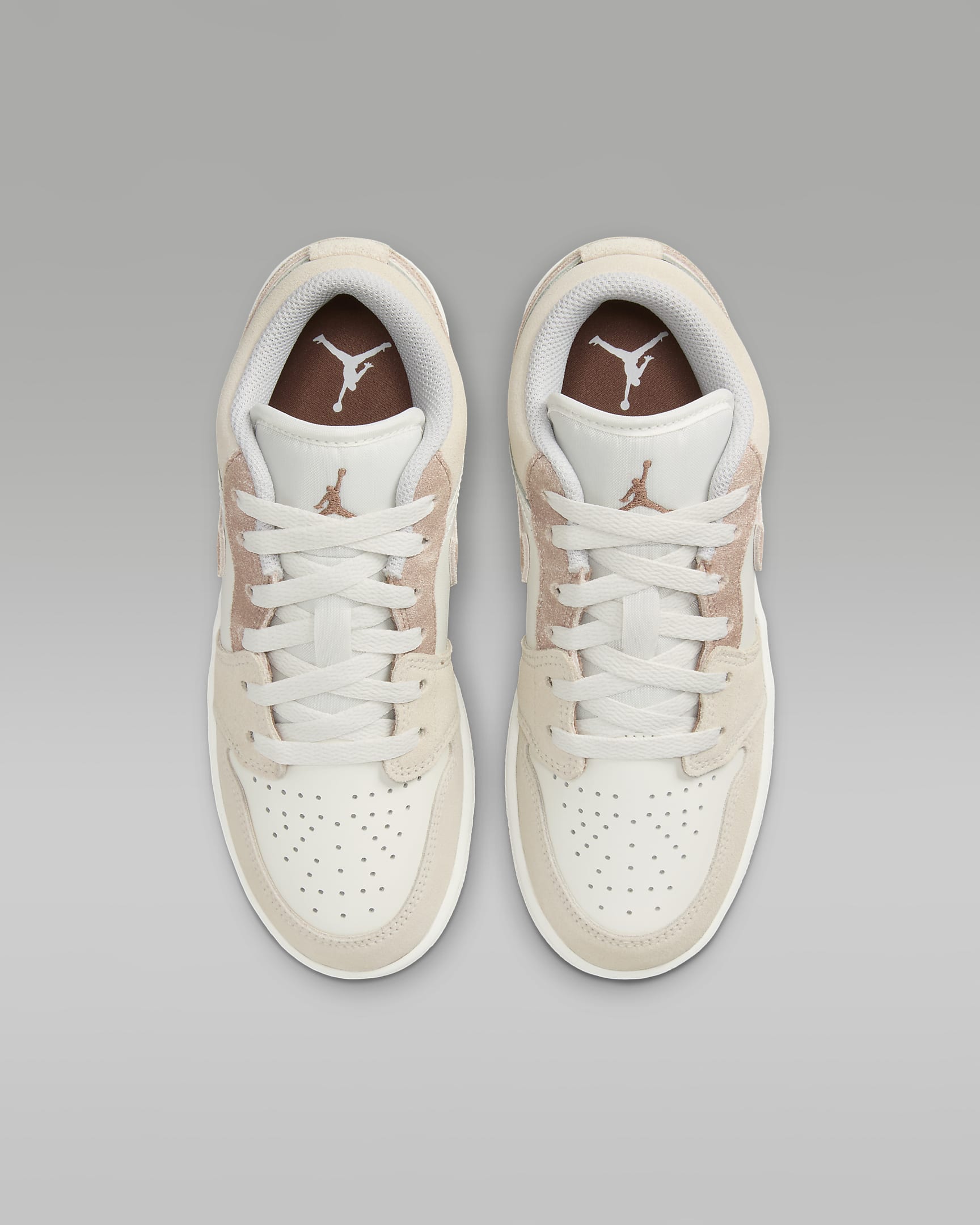 Air Jordan 1 Low SE Schuh (ältere Kinder) - Legend Light Brown/Sail/Neutral Grey/Archaeo Brown