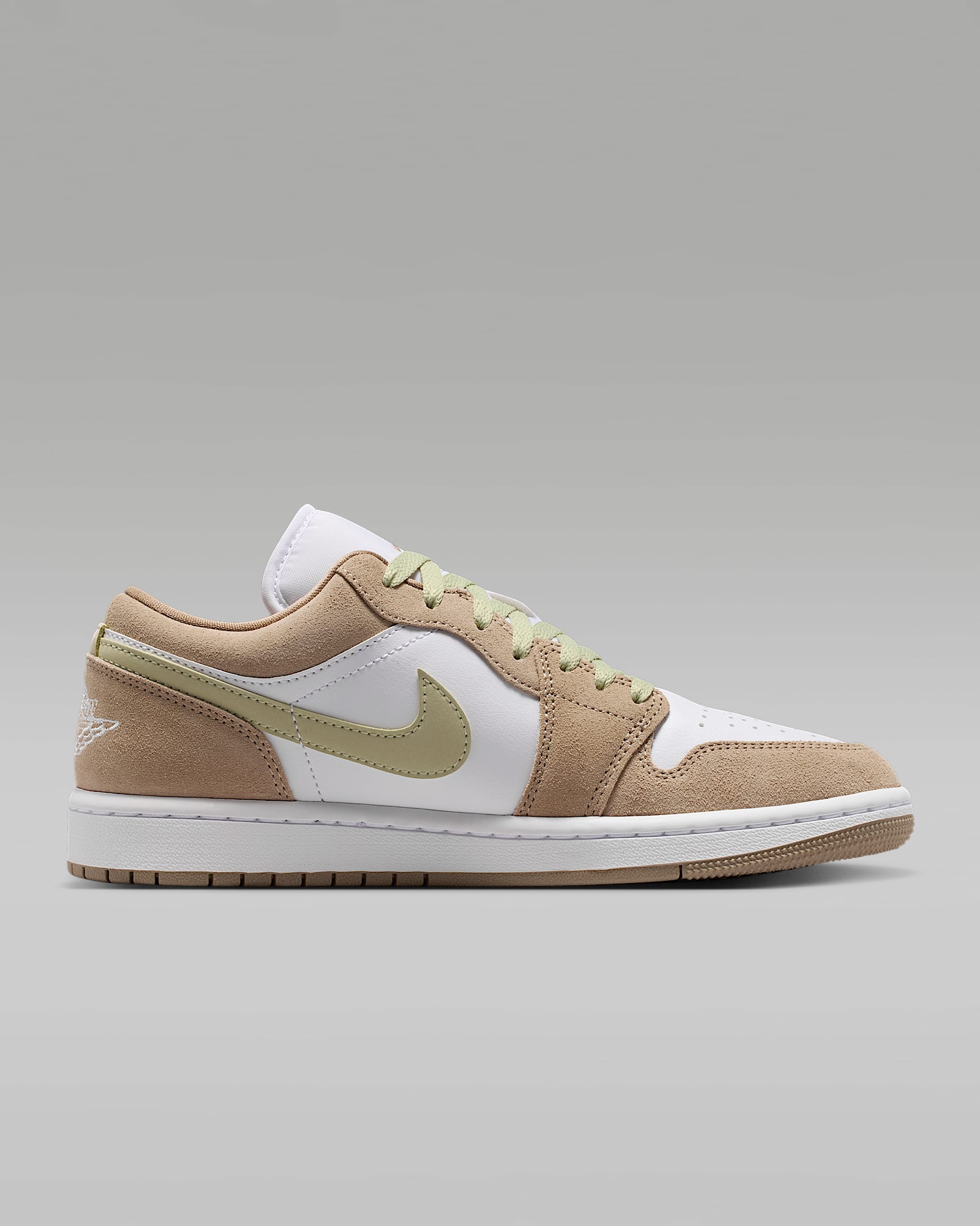 Sapatilhas Air Jordan 1 Low para mulher - Caqui/Olive Aura/Sail/Branco