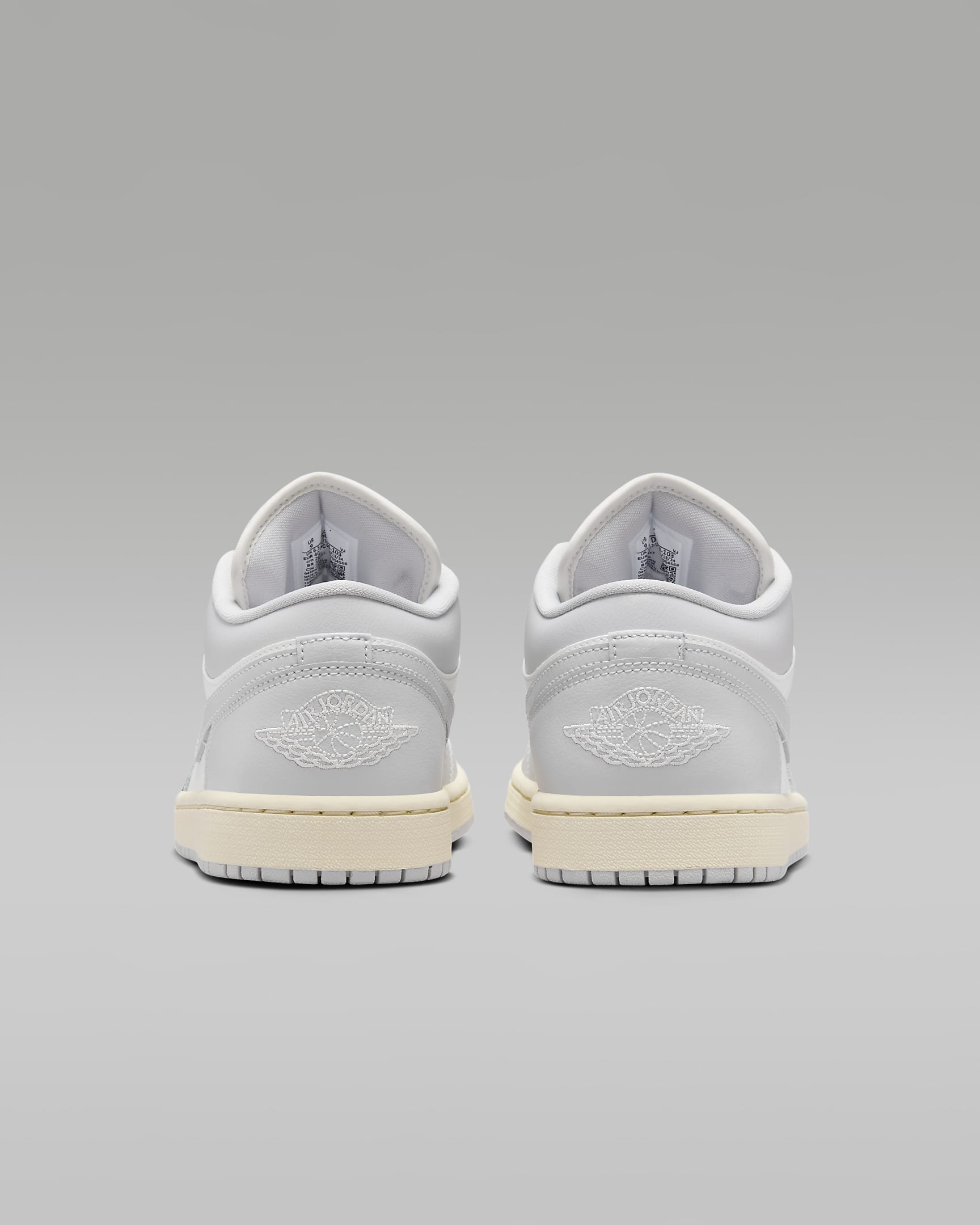 Tenis para mujer Air Jordan 1 Low - Vela/Leche de coco/Gris neutro