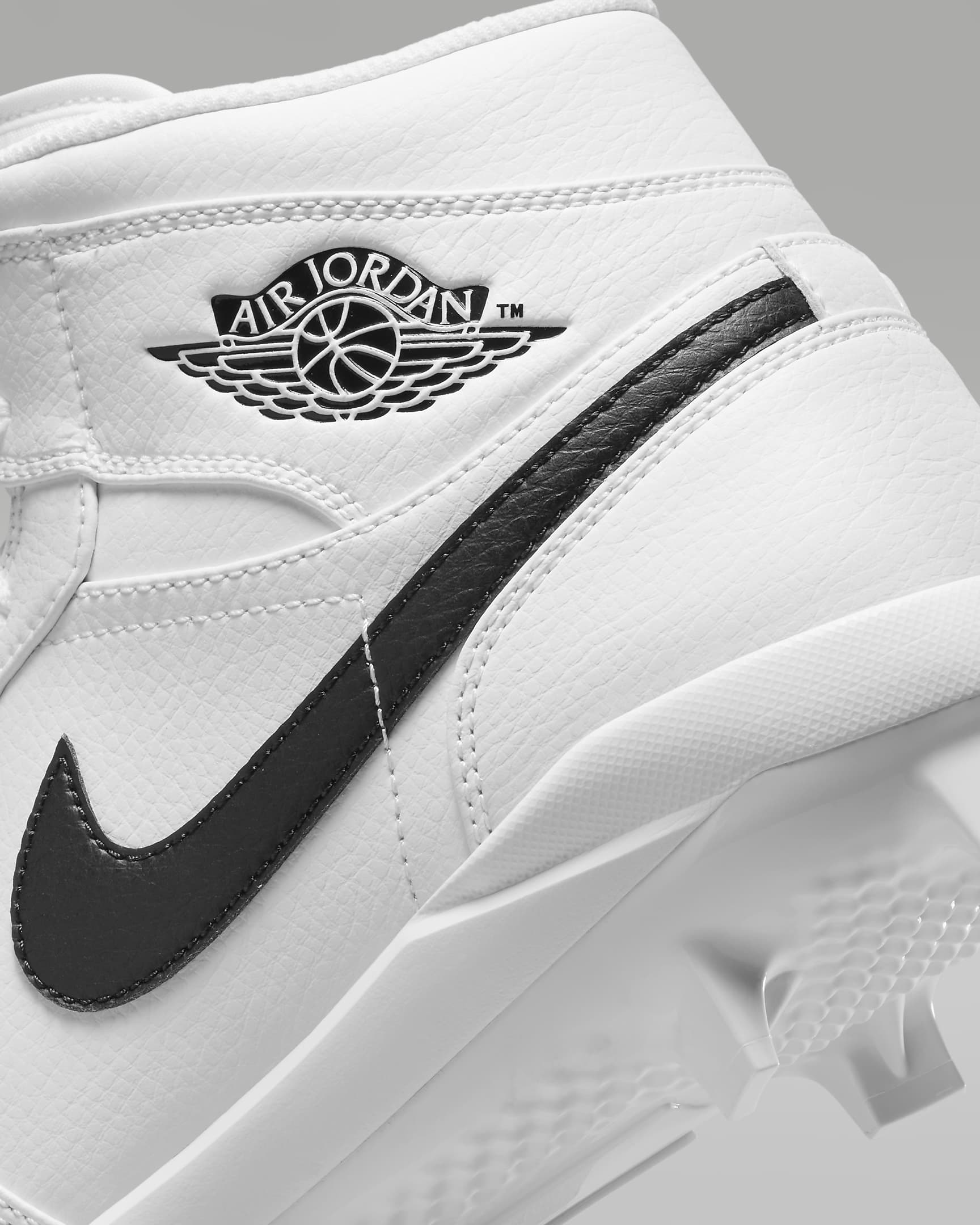 Jordan 1 Retro MCS Men's Baseball Cleats - White/Black