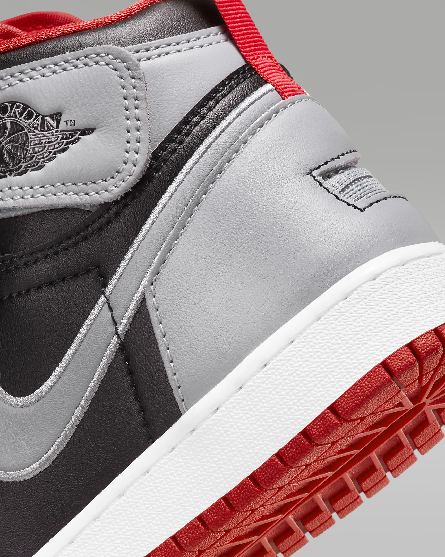 Air Jordan 1 Hi FlyEase Older Kids' Shoes. Nike HR