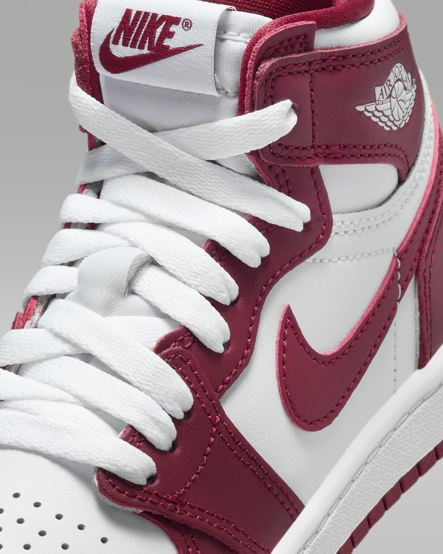 Jordan 1 Retro High OG Younger Kids' Shoes - White/Team Red