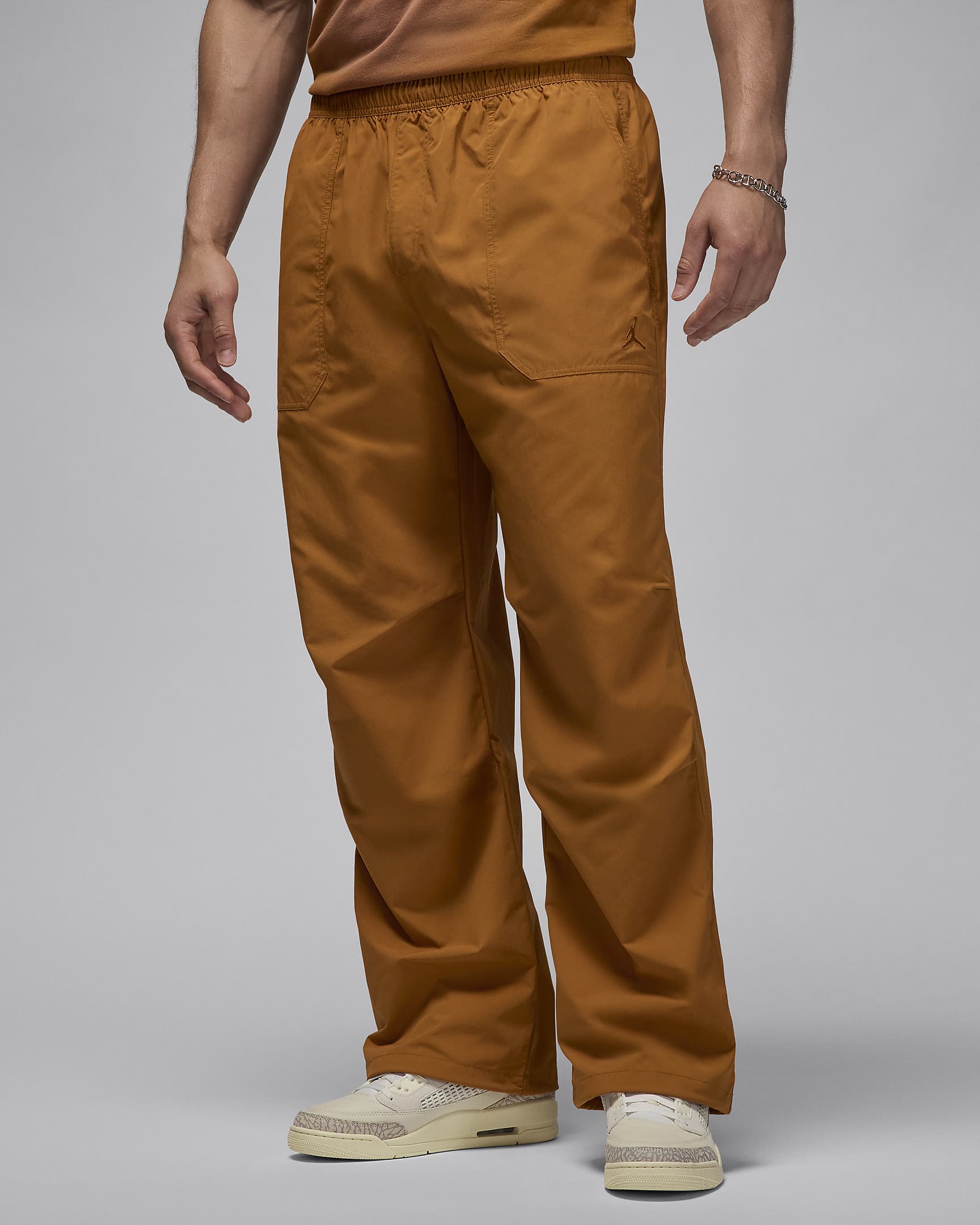 Pantaloni in tessuto Jordan Essentials – Uomo - Desert Bronze