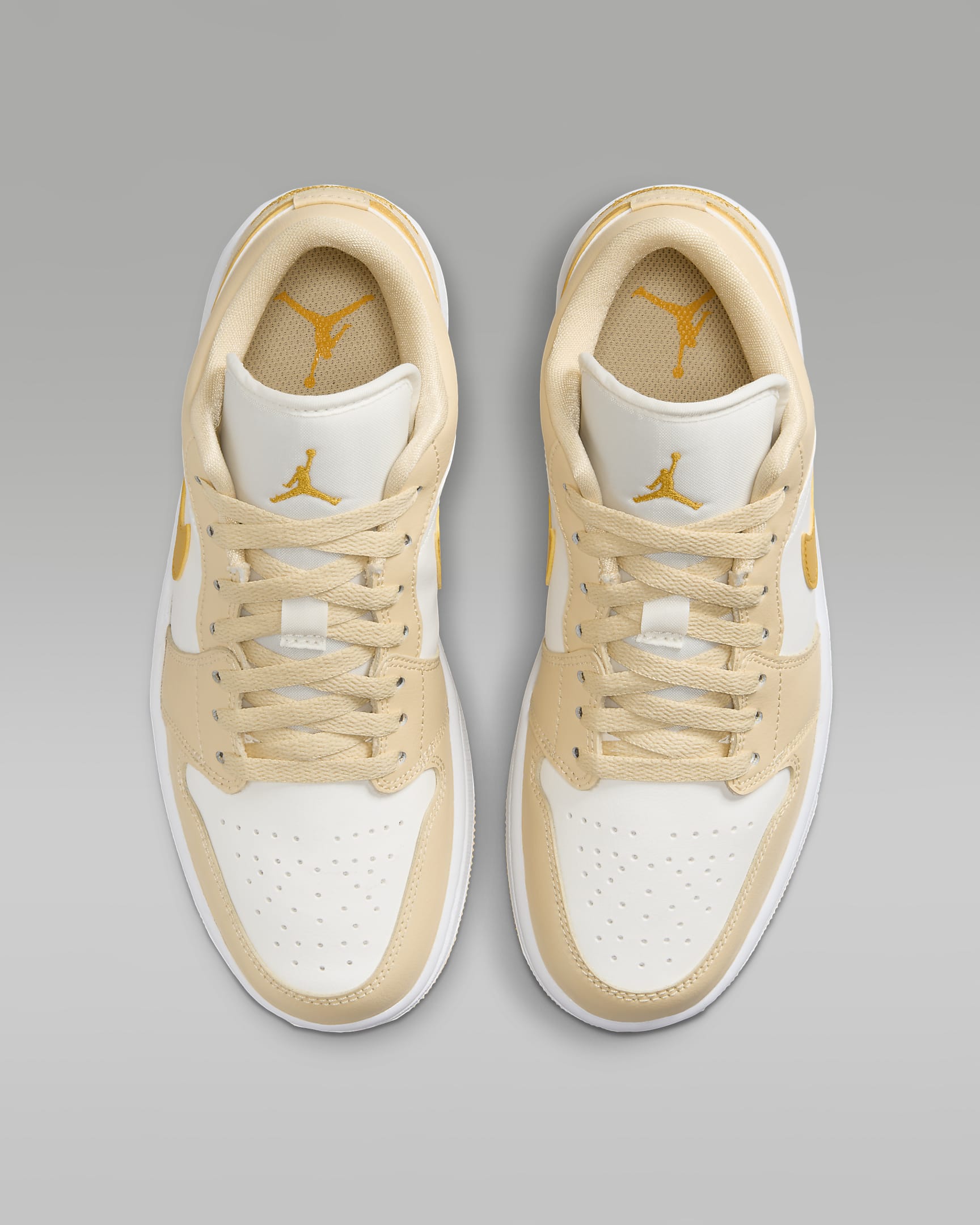 Air Jordan 1 Low Women's Shoes. Nike CH