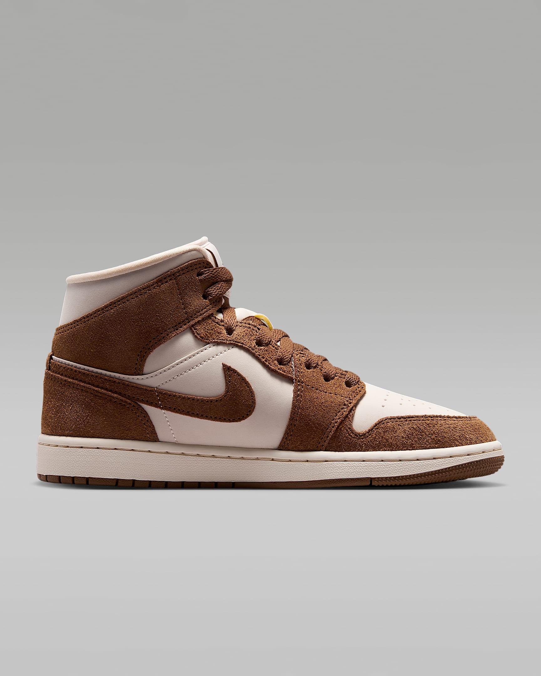 Air Jordan 1 Mid Women's Shoes - Light British Tan/Chalk
