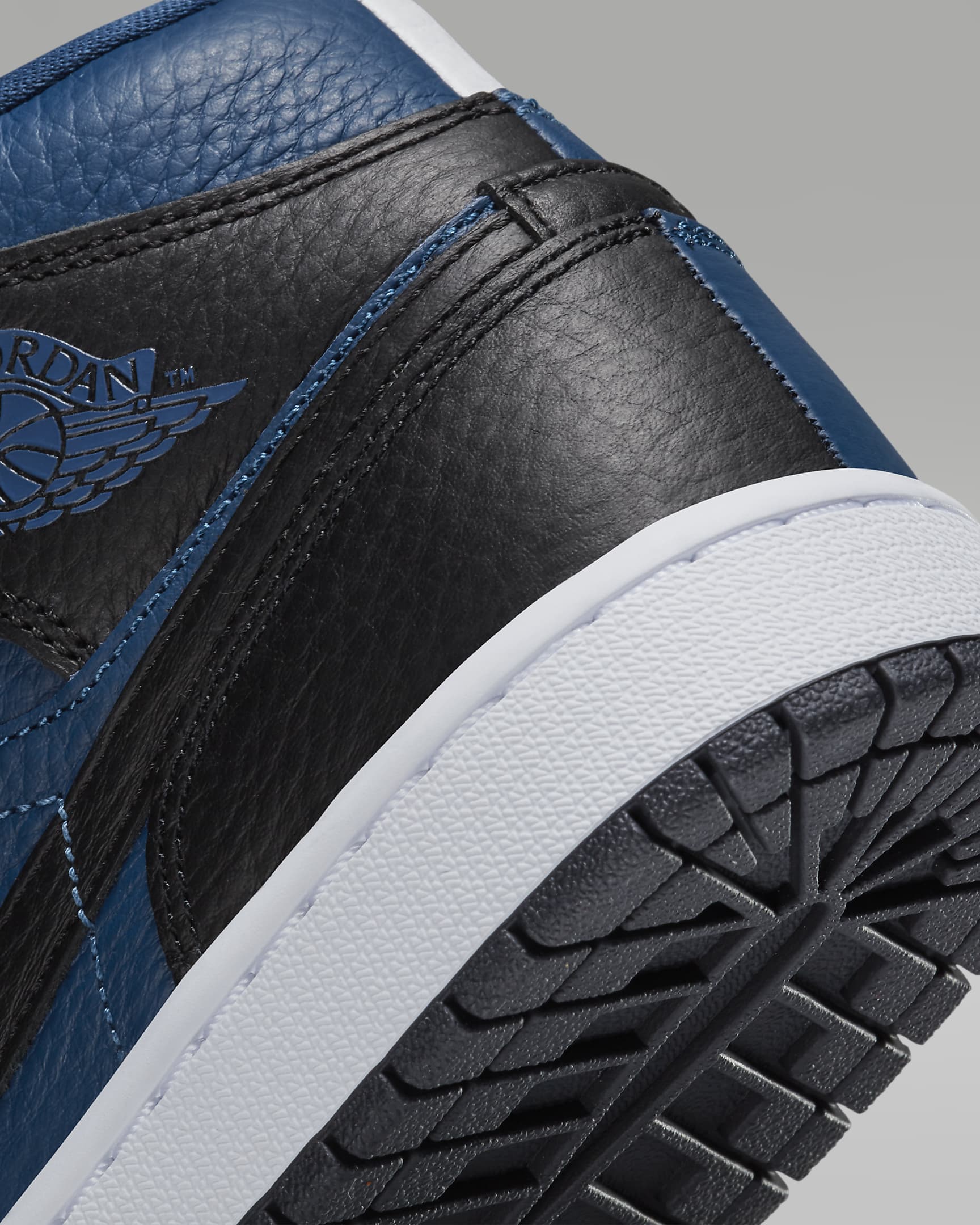 Air Jordan 1 Mid SE Women's Shoes. Nike ID