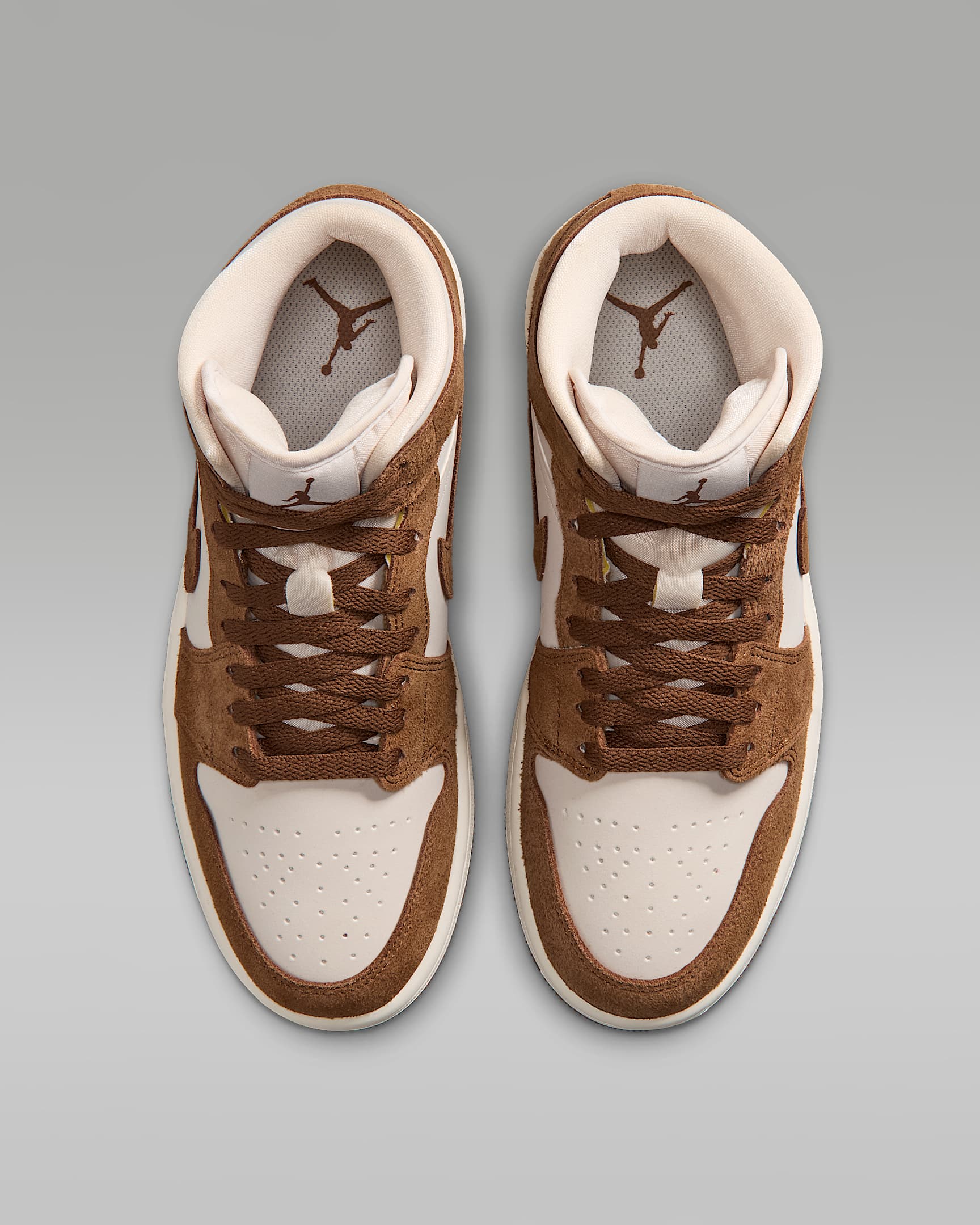 Air Jordan 1 Mid Women's Shoes - Light British Tan/Chalk