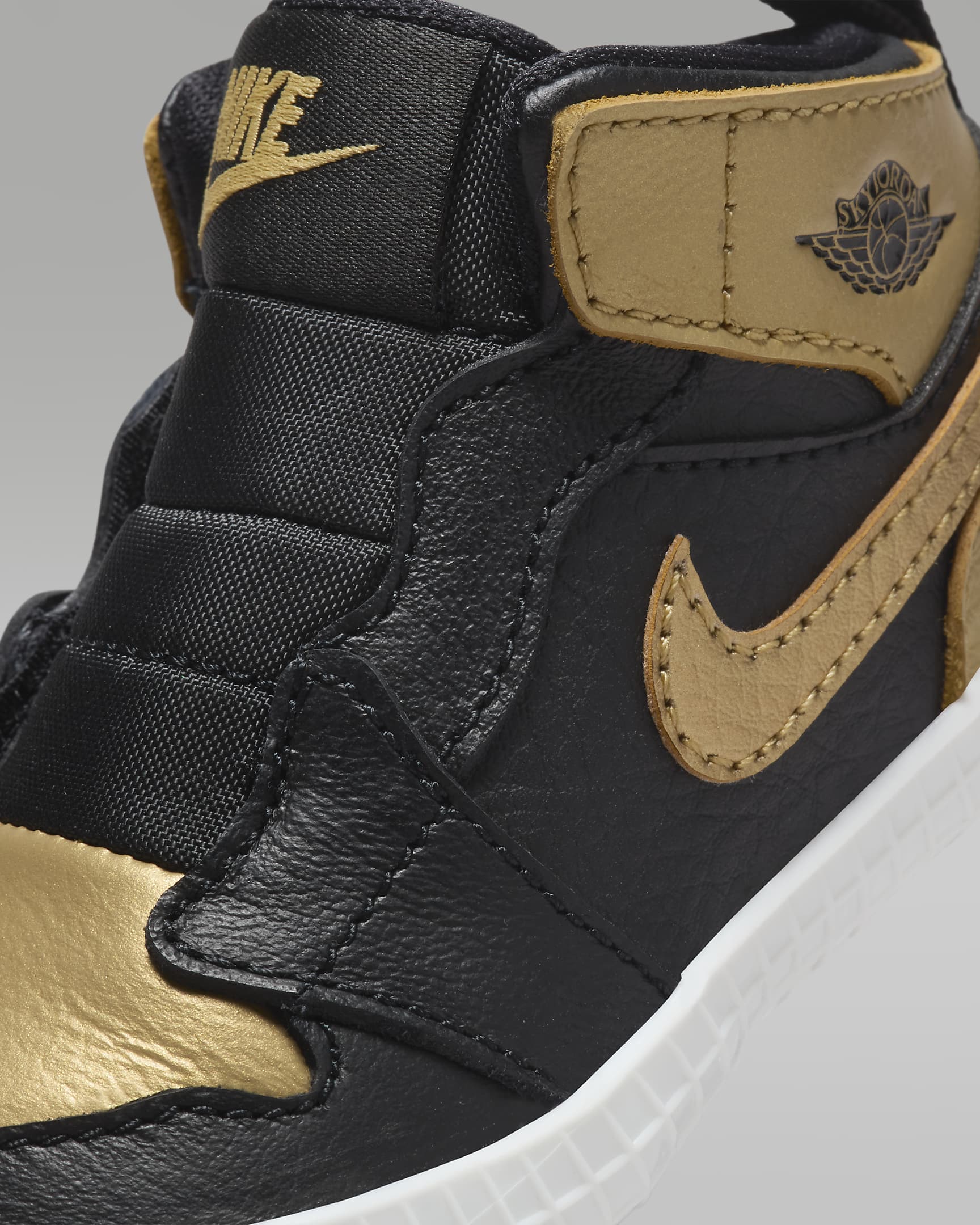 Jordan 1 Wiegbootie voor baby's - Zwart/Sail/Metallic Gold