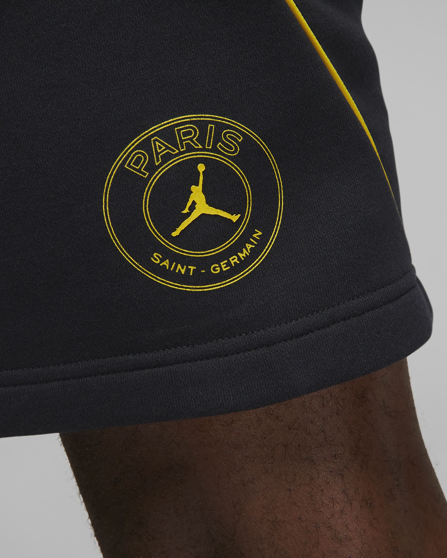 Paris Saint-Germain Men's Fleece Shorts. Nike RO