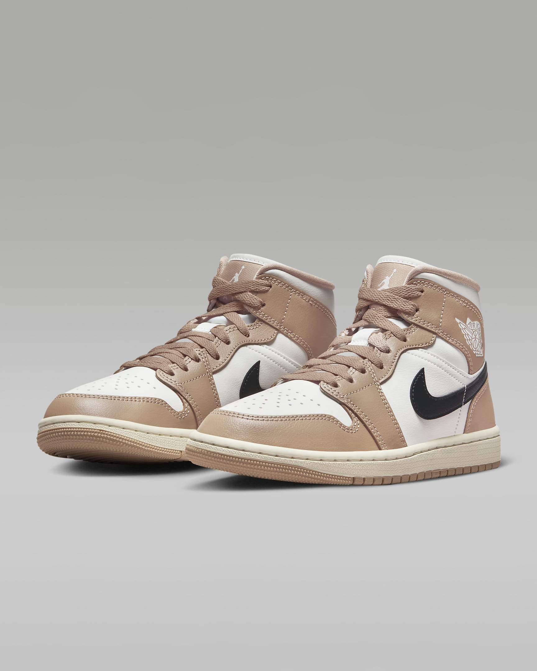 Air Jordan 1 Mid Damenschuh - Sail/Desert/Schwarz