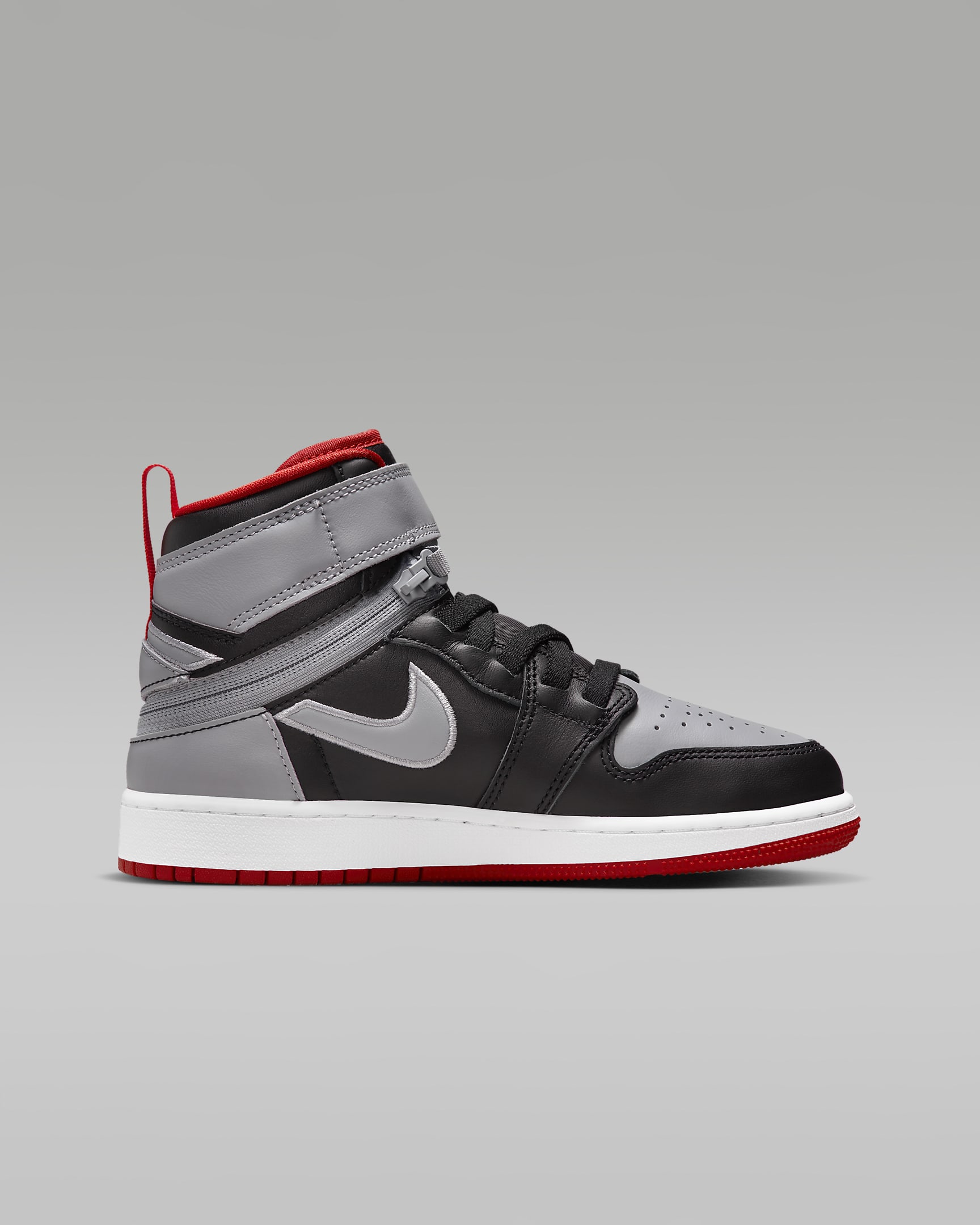 Air Jordan 1 Hi FlyEase-sko til større børn - sort/Cement Grey/hvid/Fire Red