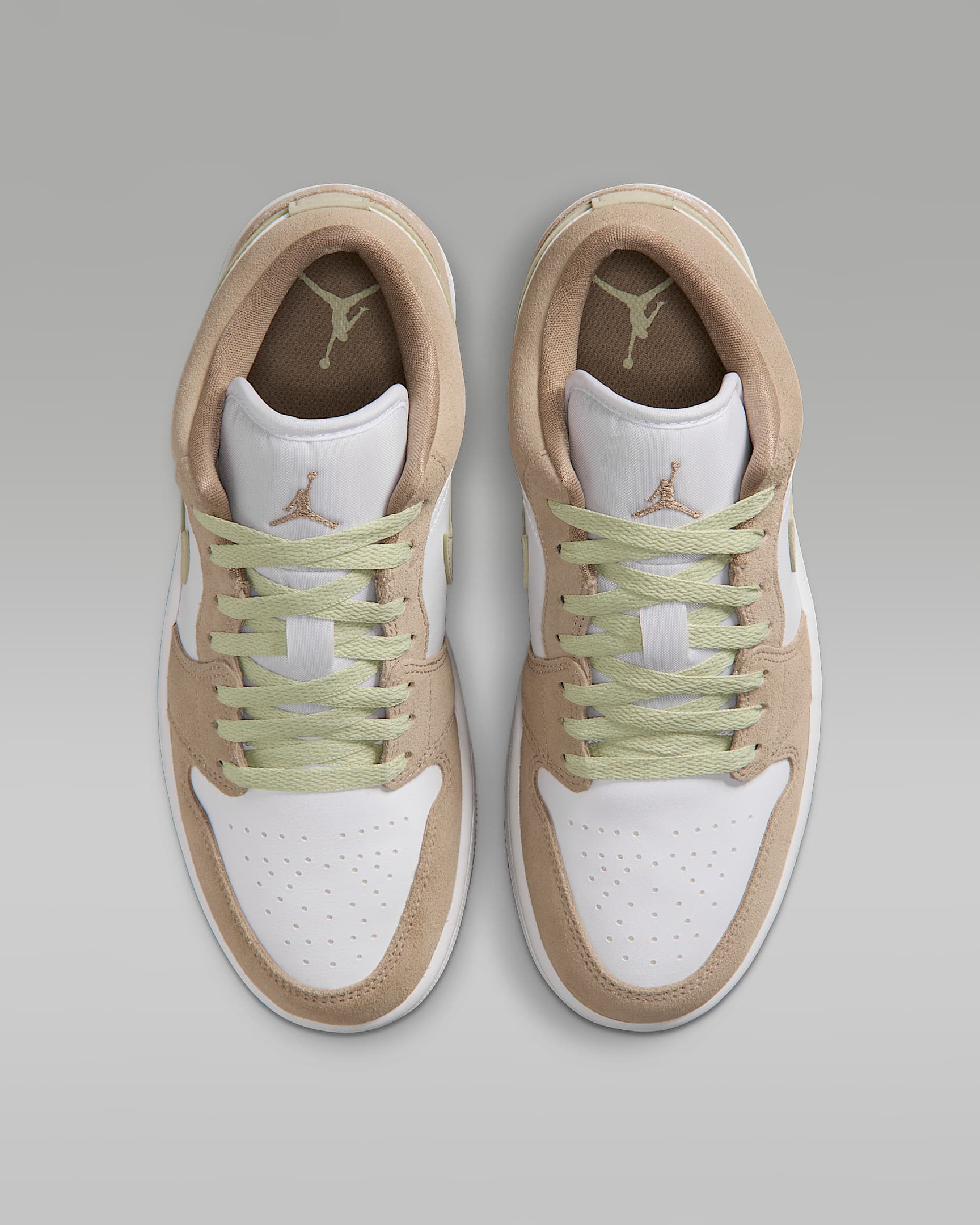 Sapatilhas Air Jordan 1 Low para mulher - Caqui/Olive Aura/Sail/Branco
