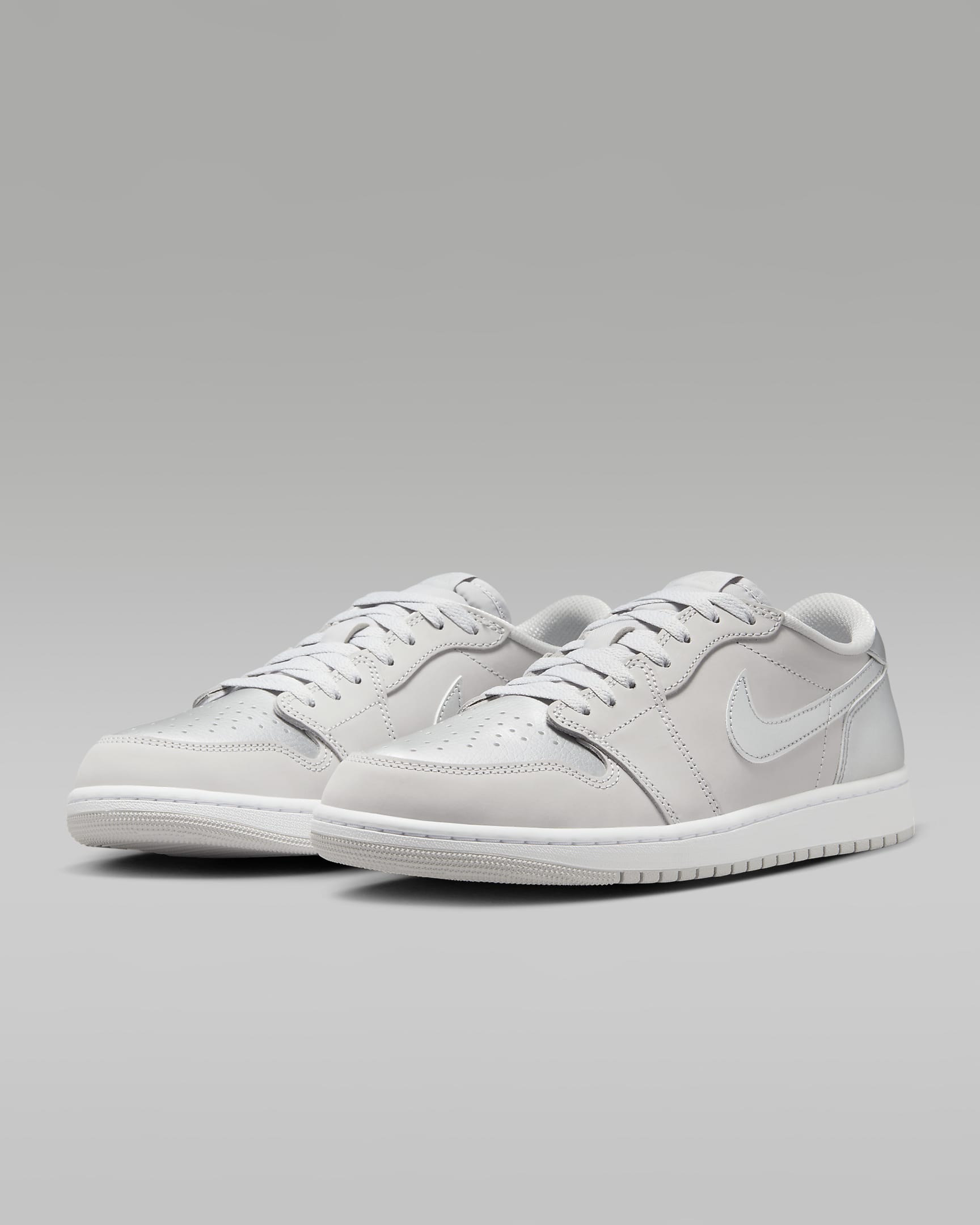 รองเท้า Air Jordan 1 Low OG "Silver" - Neutral Grey/ขาว/Metallic Silver