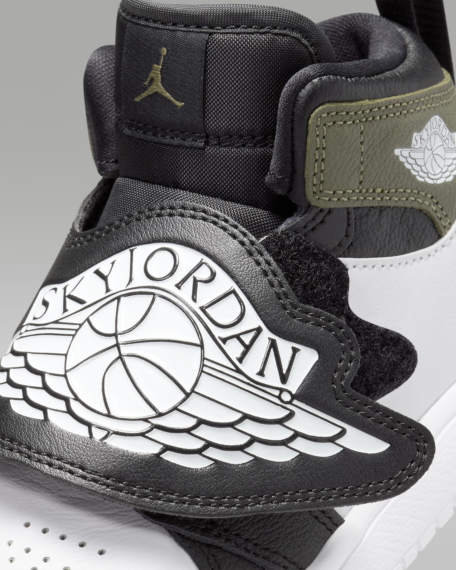 Sky Jordan 1 Younger Kids' Shoe - Black/Medium Olive/White