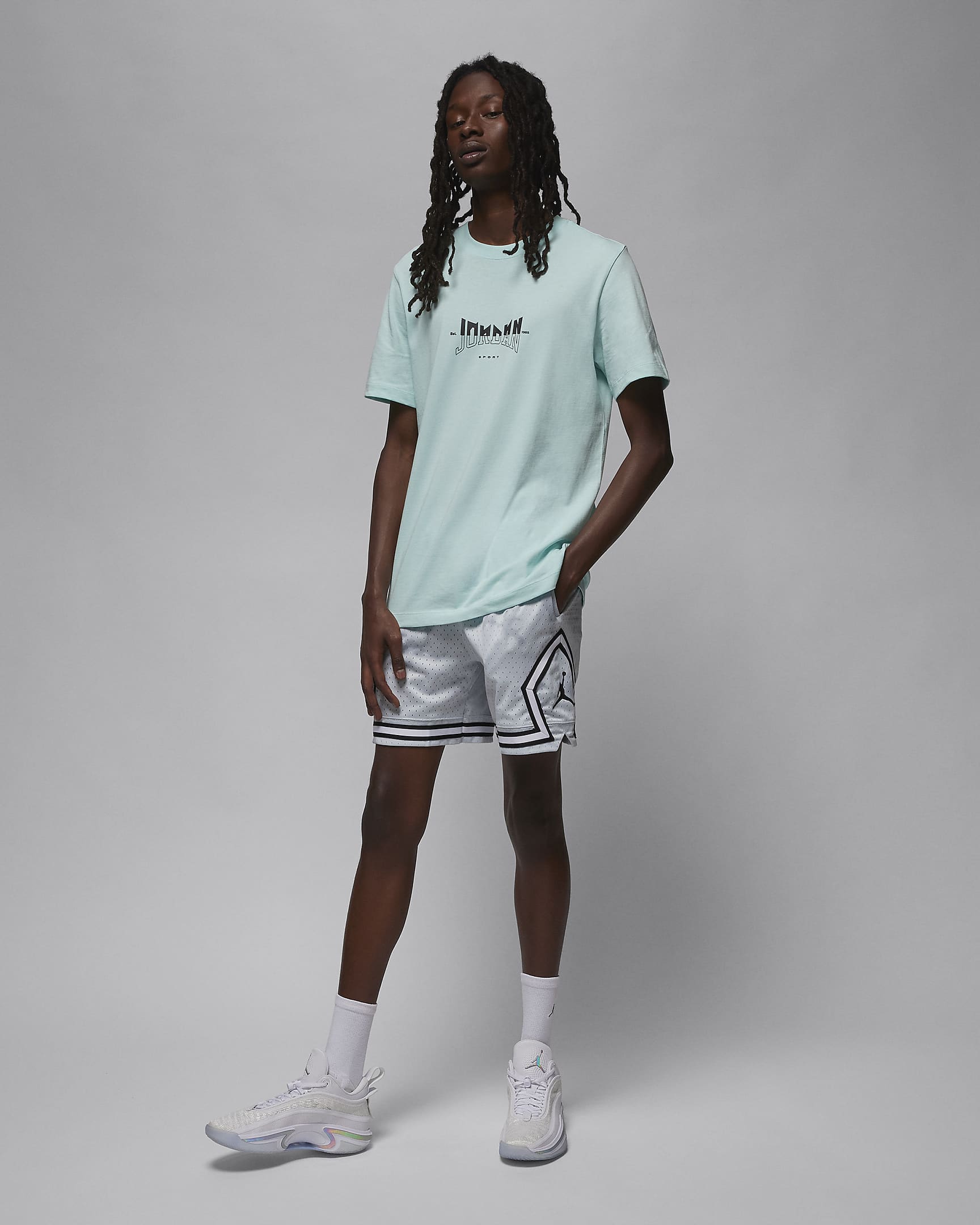 Jordan Sport Men's Graphic T-Shirt. Nike UK