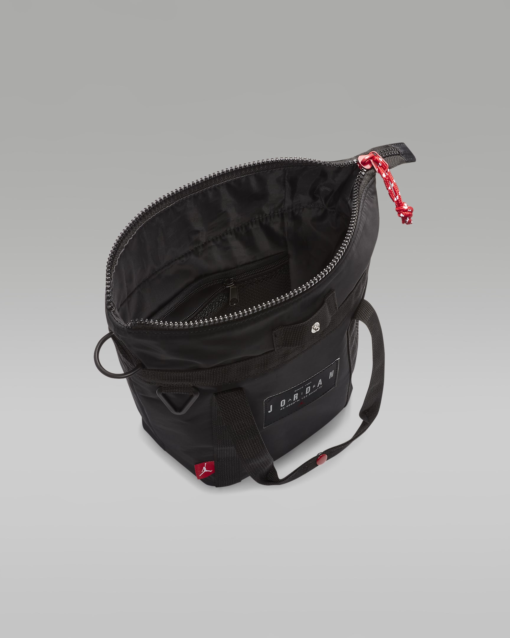 Air Jordan Mini Tote Kids' Tote Bag (7L). Nike AT