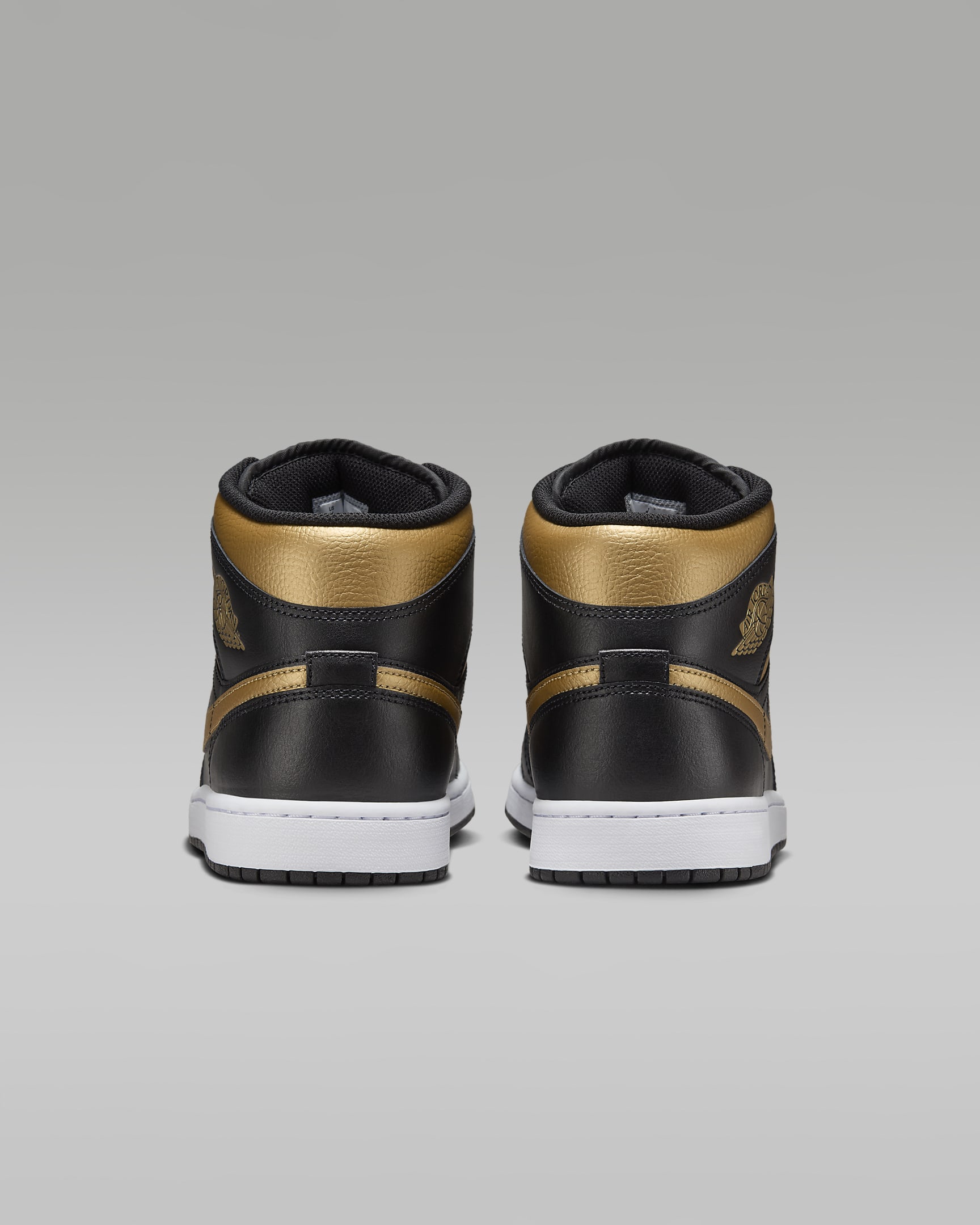 Pánské boty Air Jordan 1 Mid - Černá/Bílá/Metallic Gold