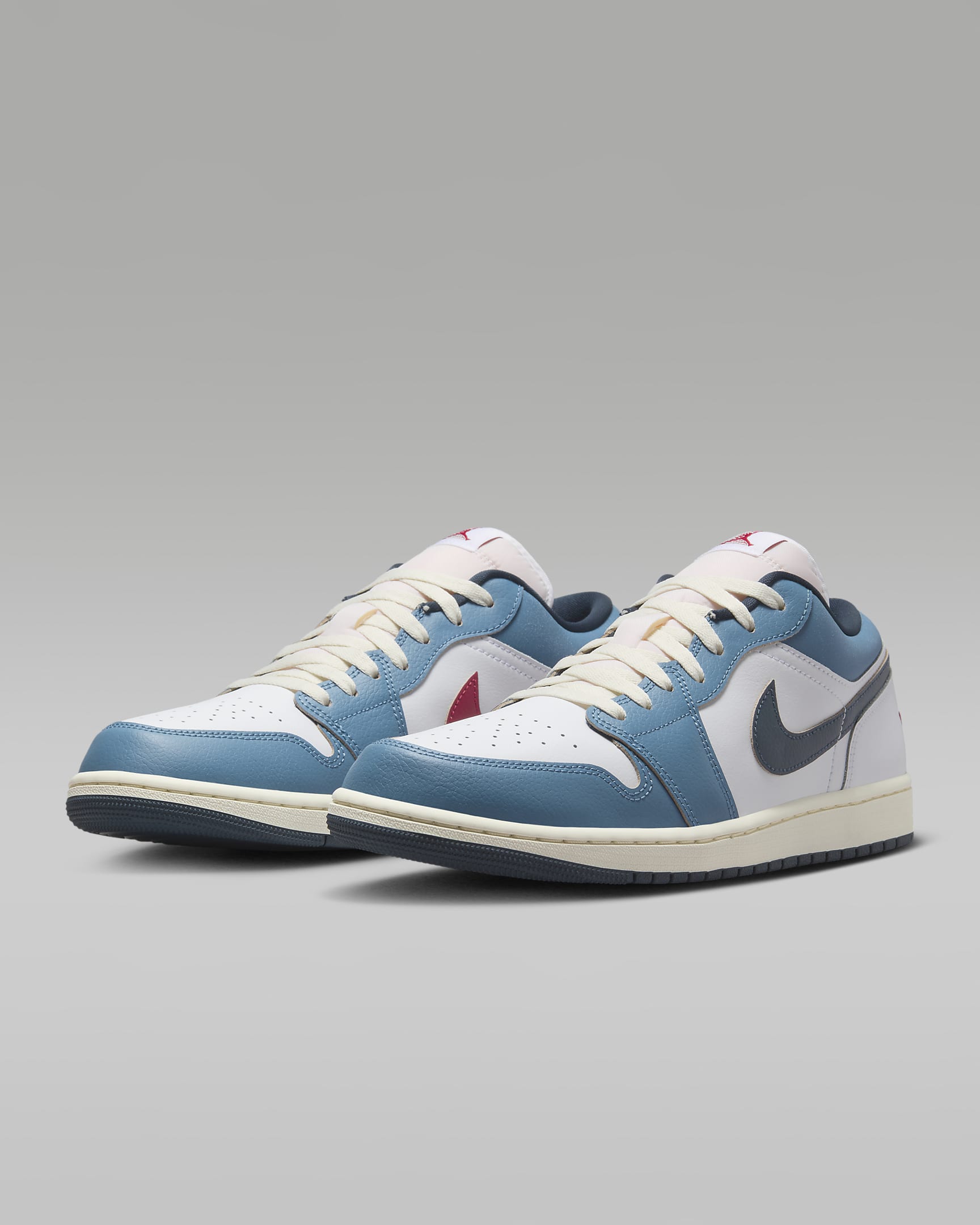 Tenis para hombre Air Jordan 1 Low SE - Blanco/Tormenta del Egeo/Marfil pálido/Azul marino militar