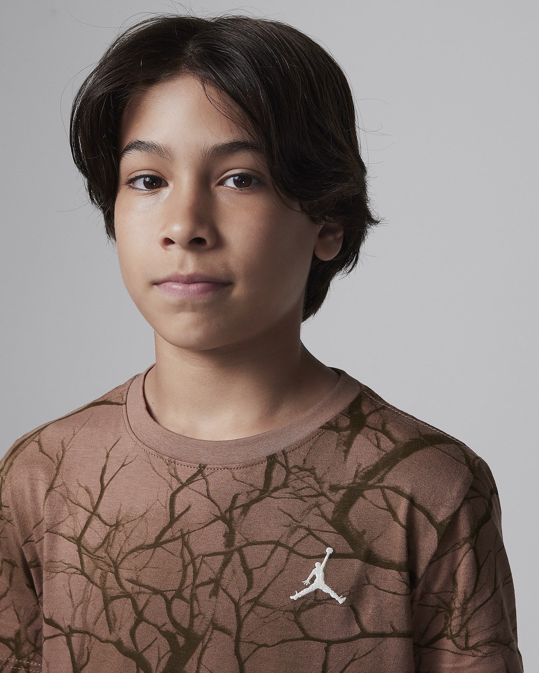 Playera con estampado de árbol genealógico para niños talla grande Jordan - Marrón arqueo