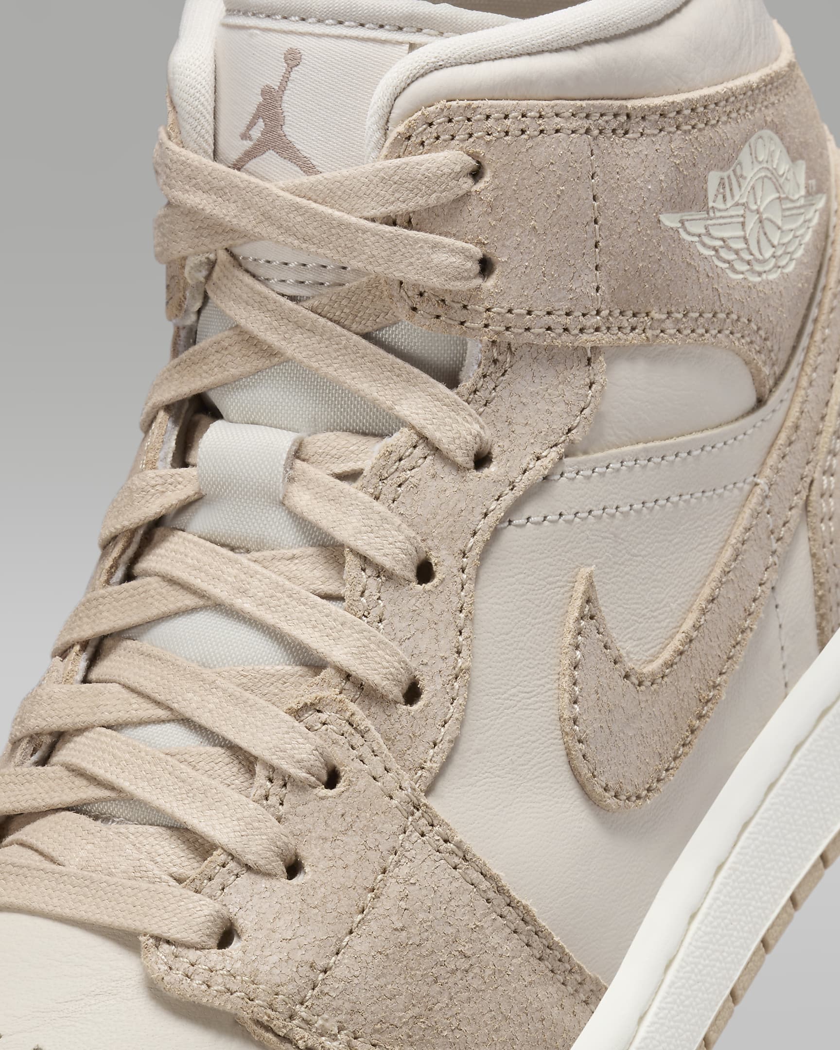 Air Jordan 1 Mid SE Women's Shoes. Nike BG