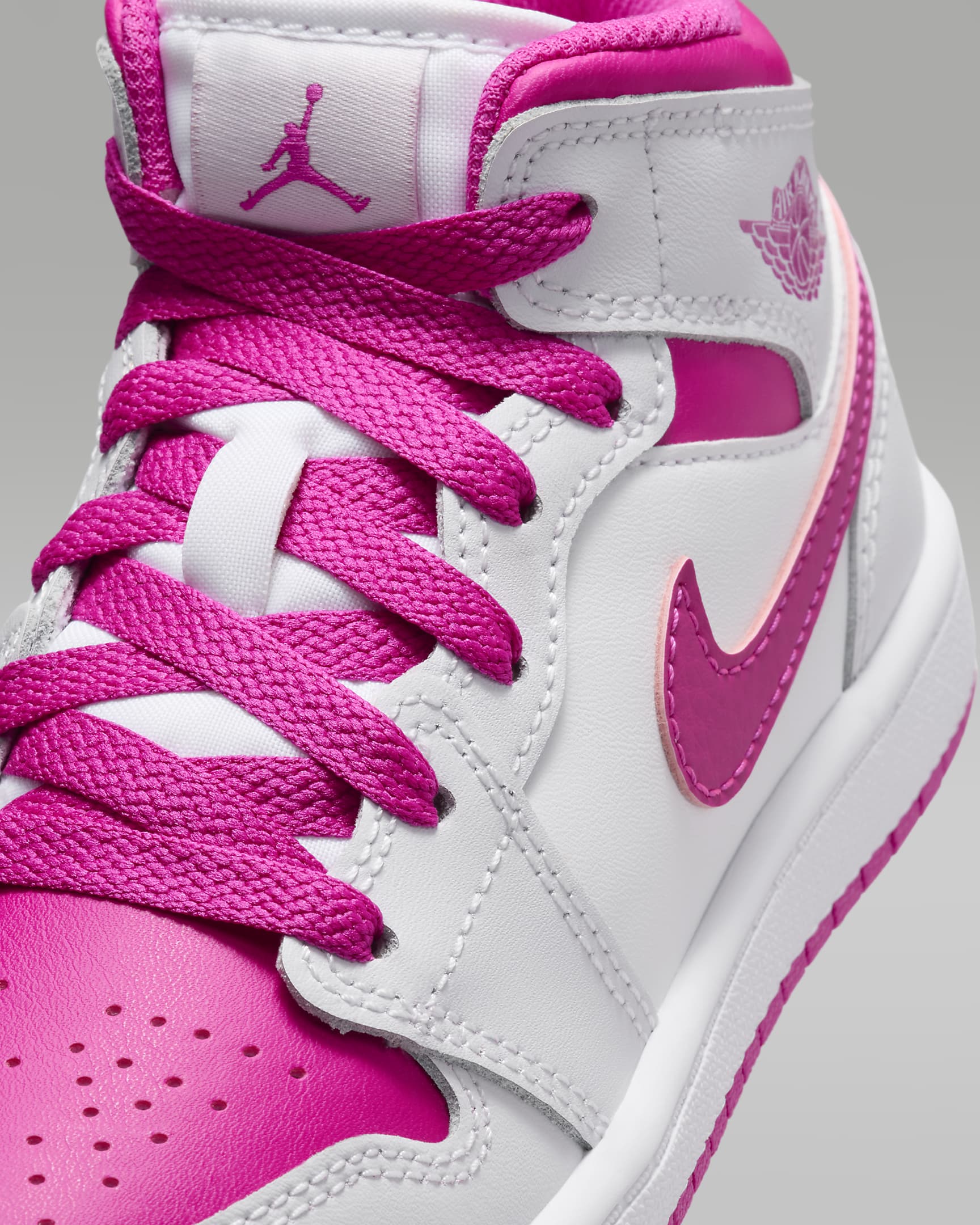 Chaussure Jordan 1 Mid pour enfant - Iris Whisper/Blanc/Fire Pink