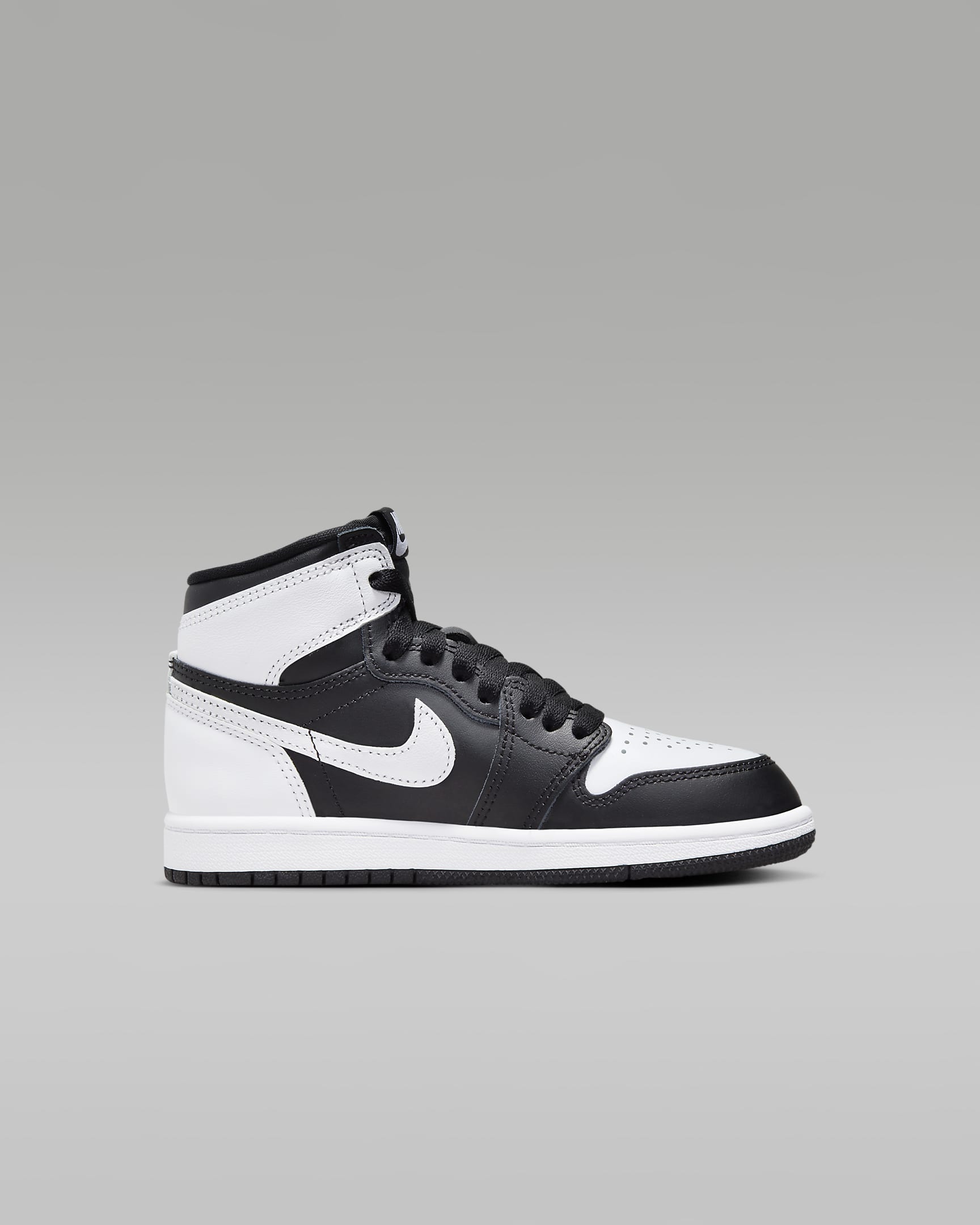 Jordan 1 Retro High OG 'Black & White' Younger Kids' Shoes. Nike ID