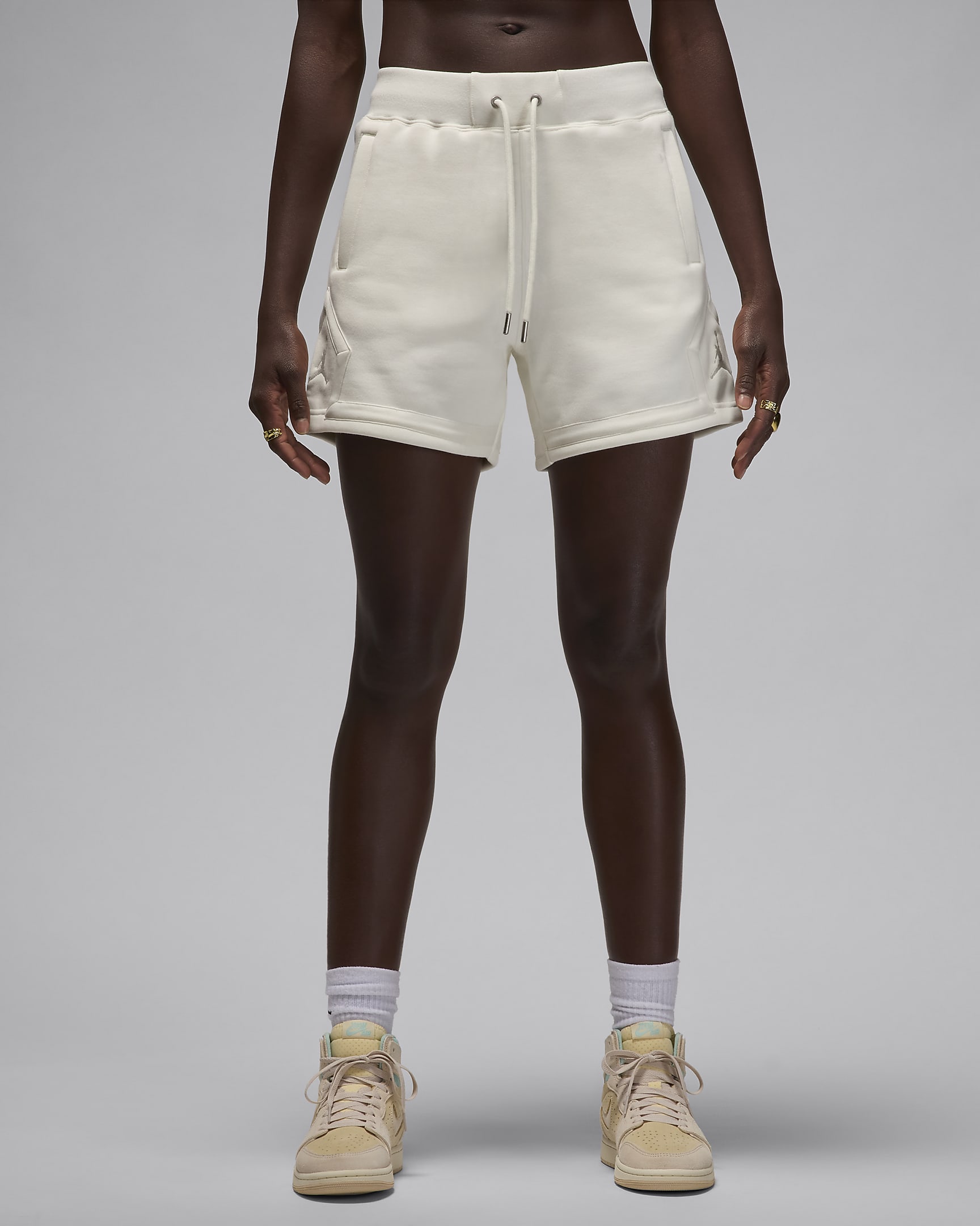 Jordan Flight Fleece Women's Diamond Shorts - Sail/Legend Light Brown