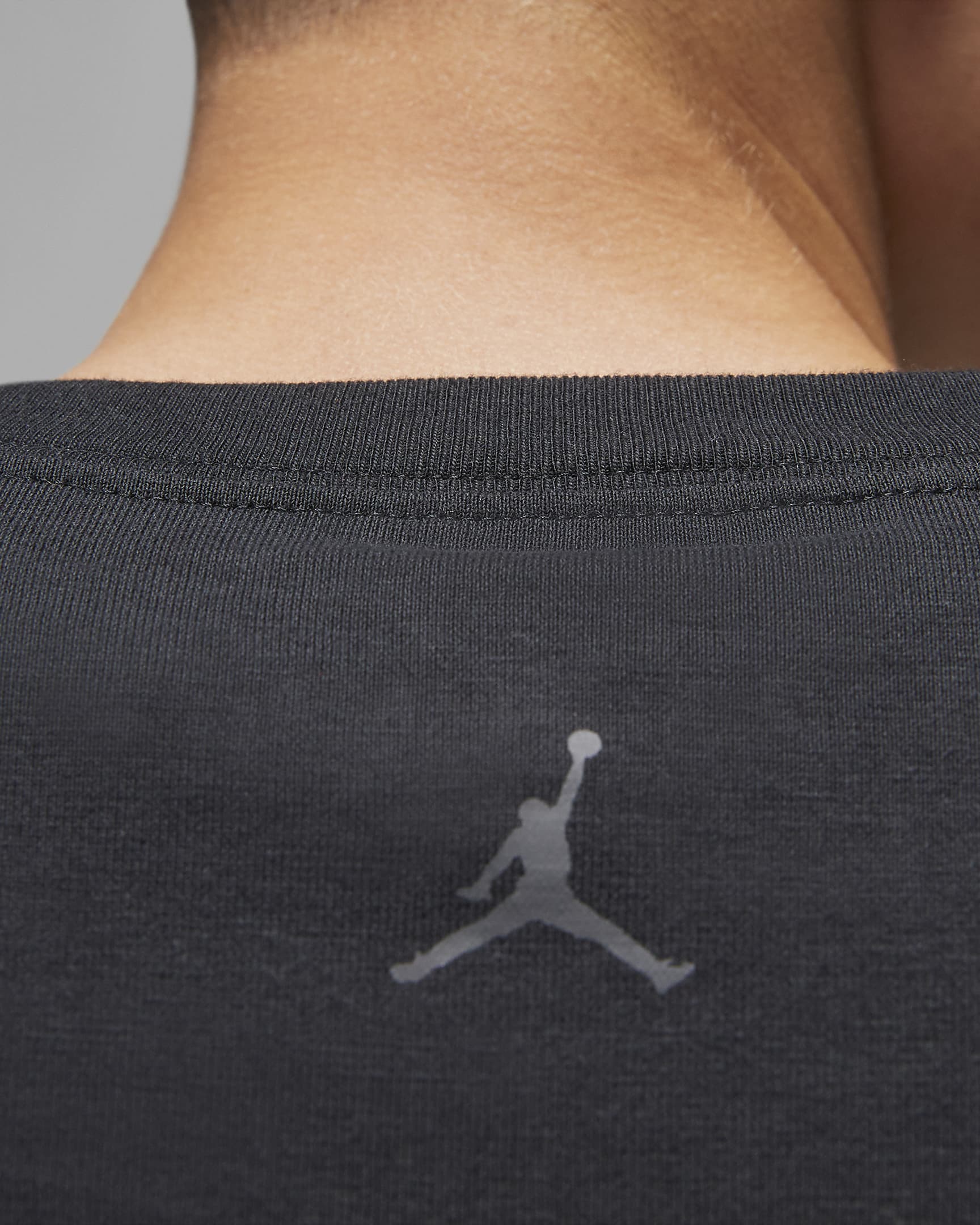 Jordan Women's Super-Crop Long-Sleeve Graphic T-Shirt. Nike RO