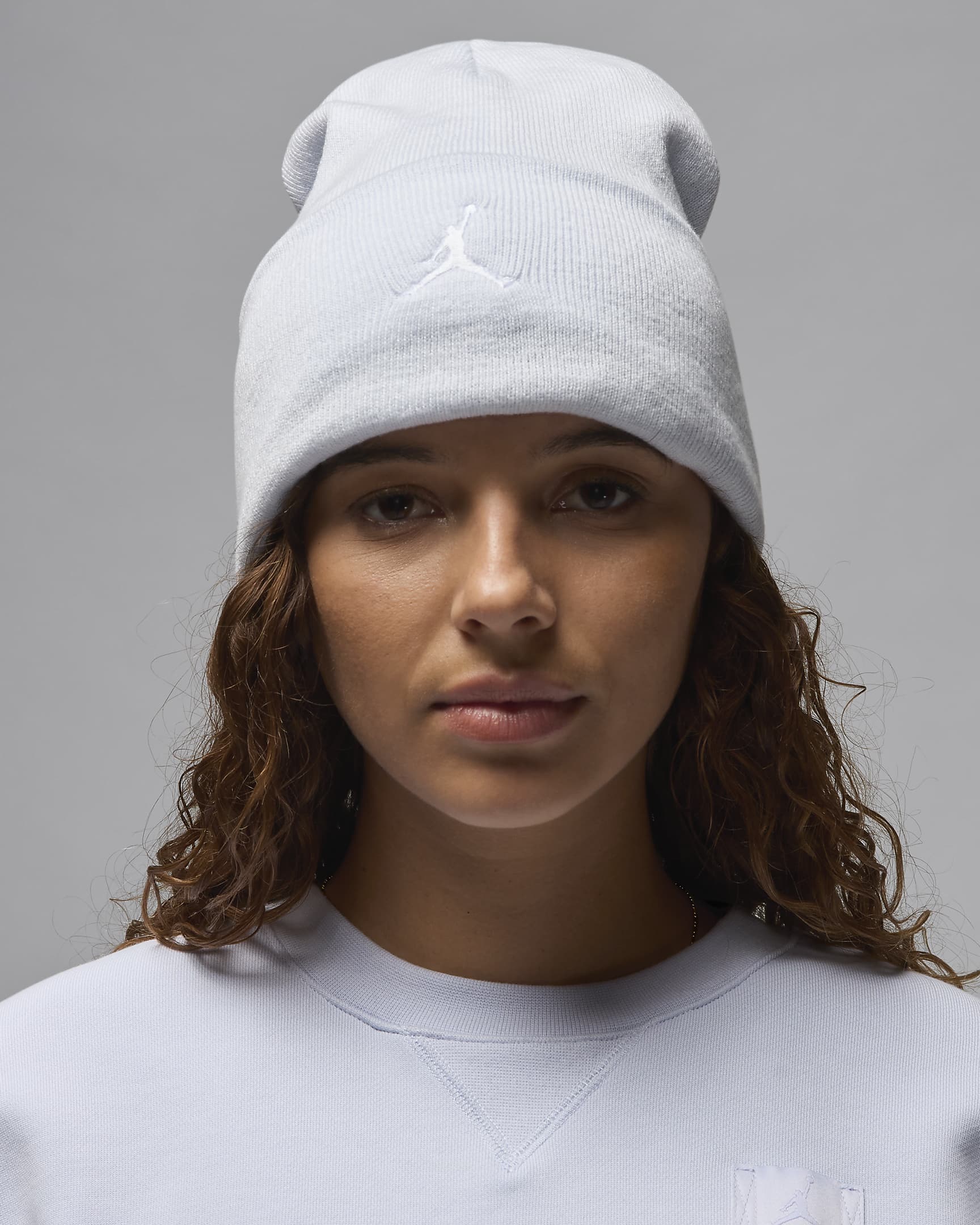 Bonnet doublé en satin Jordan Peak - Football Grey/Blanc