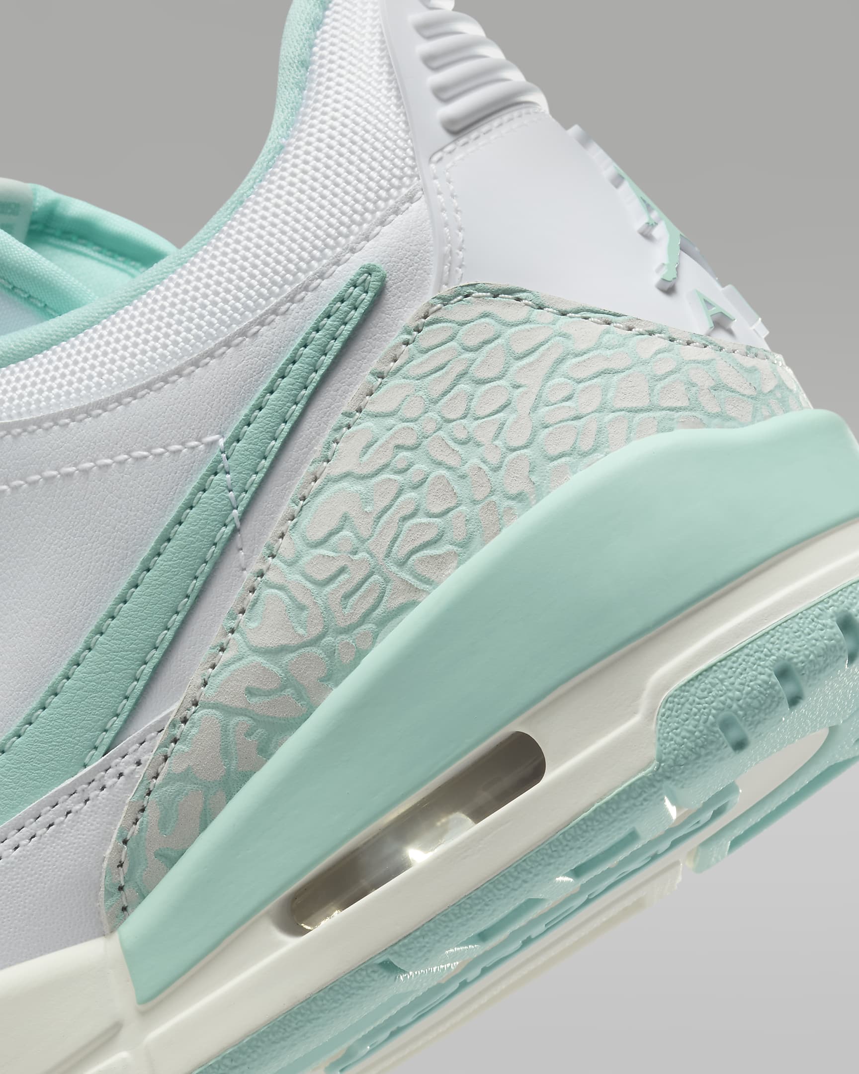 Tenis para mujer Air Jordan Legacy 312 Low - Blanco/Vela/Rocío claro