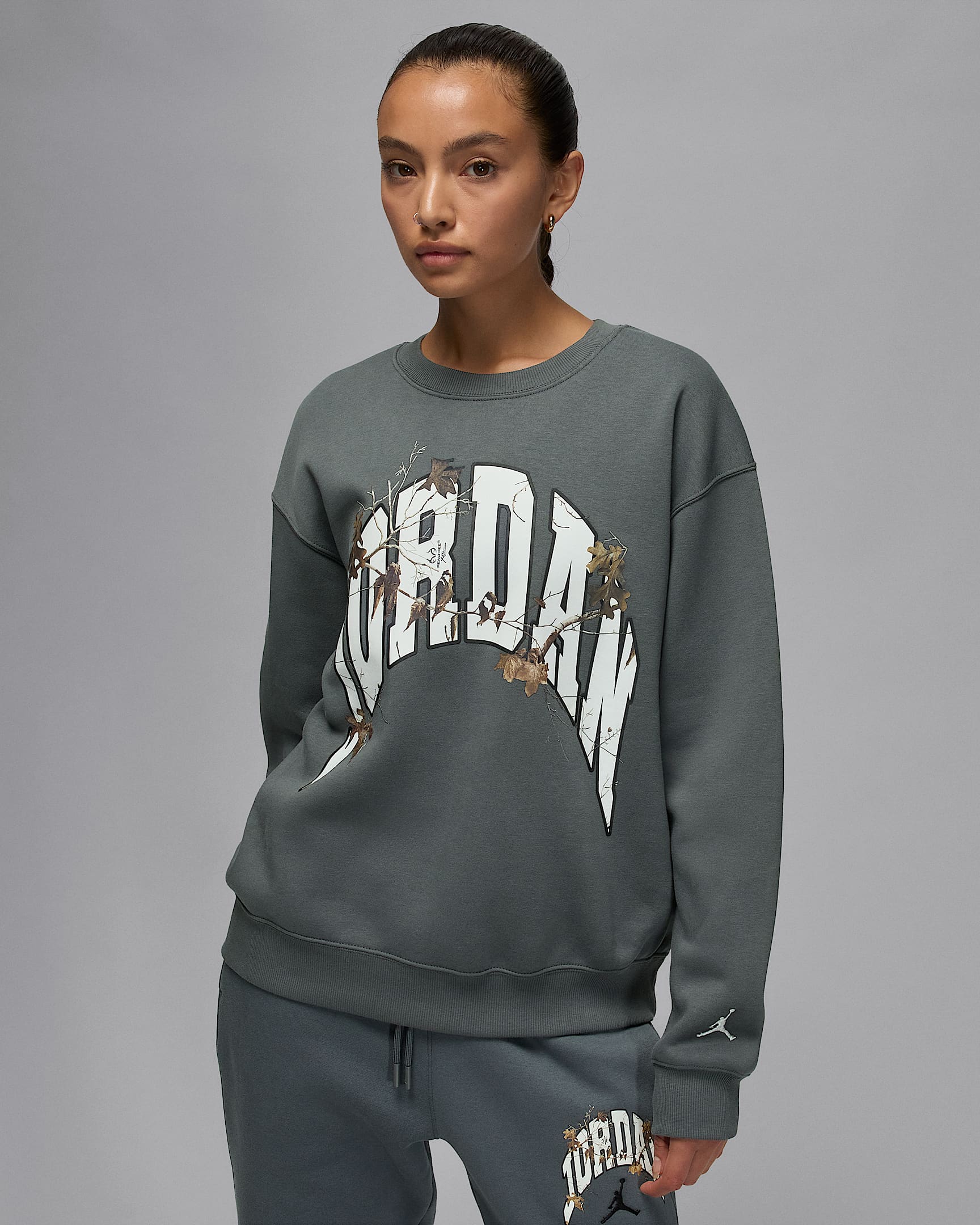 Jordan Brooklyn Fleece Women's Realtree Crew-Neck Sweatshirt - Iron Grey/Sail