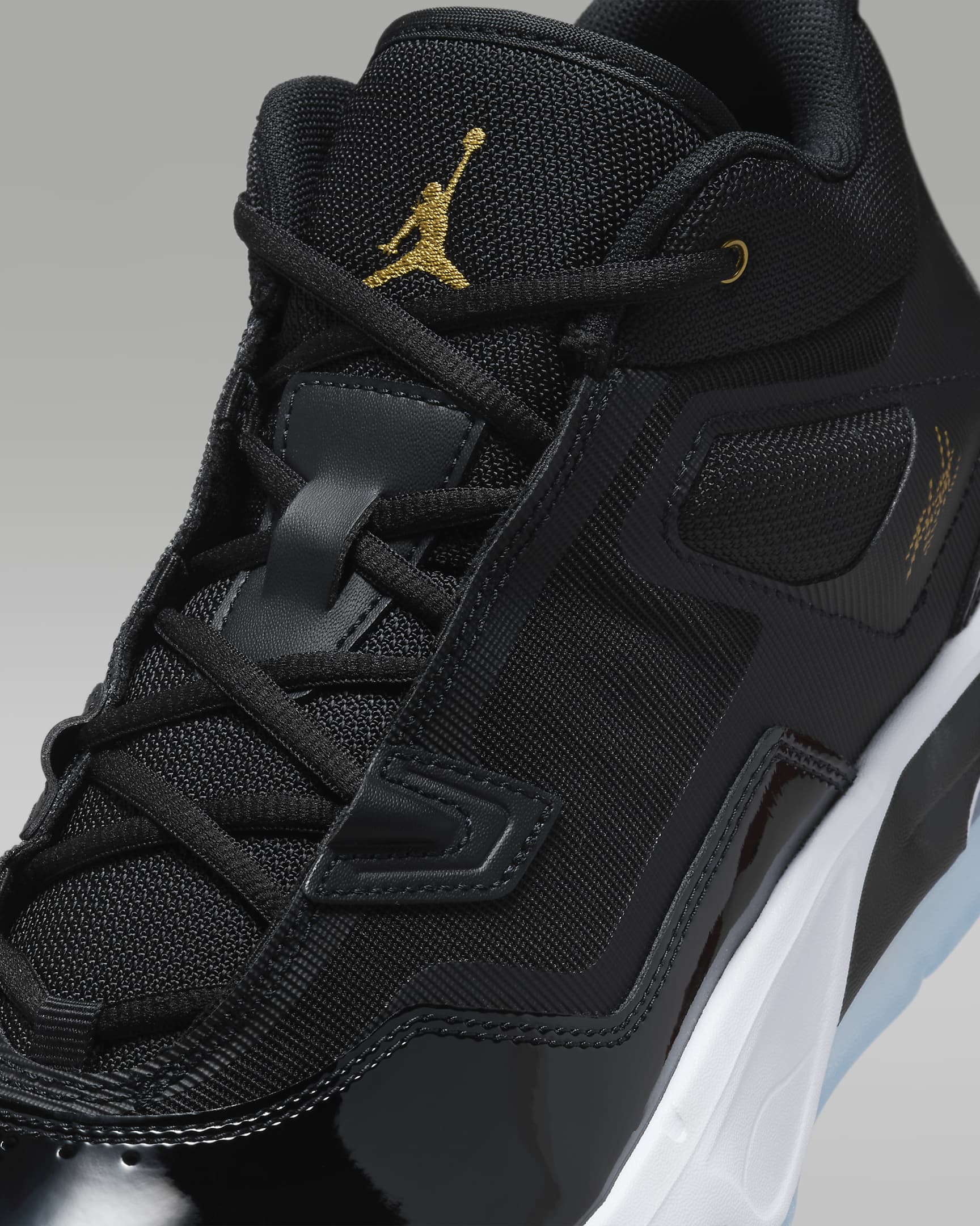 Jordan Stay Loyal 3 男鞋 - 黑色/白色/Football Grey/Metallic Gold