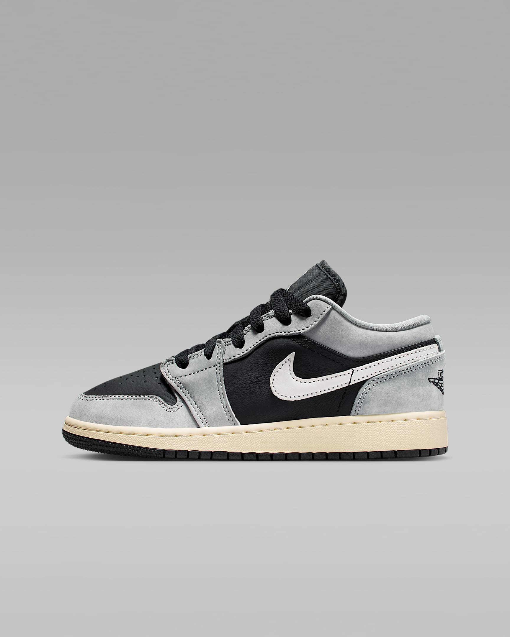 Air Jordan 1 Low SE Genç Çocuk Ayakkabısı - Light Smoke Grey/Sail/Muslin/Siyah