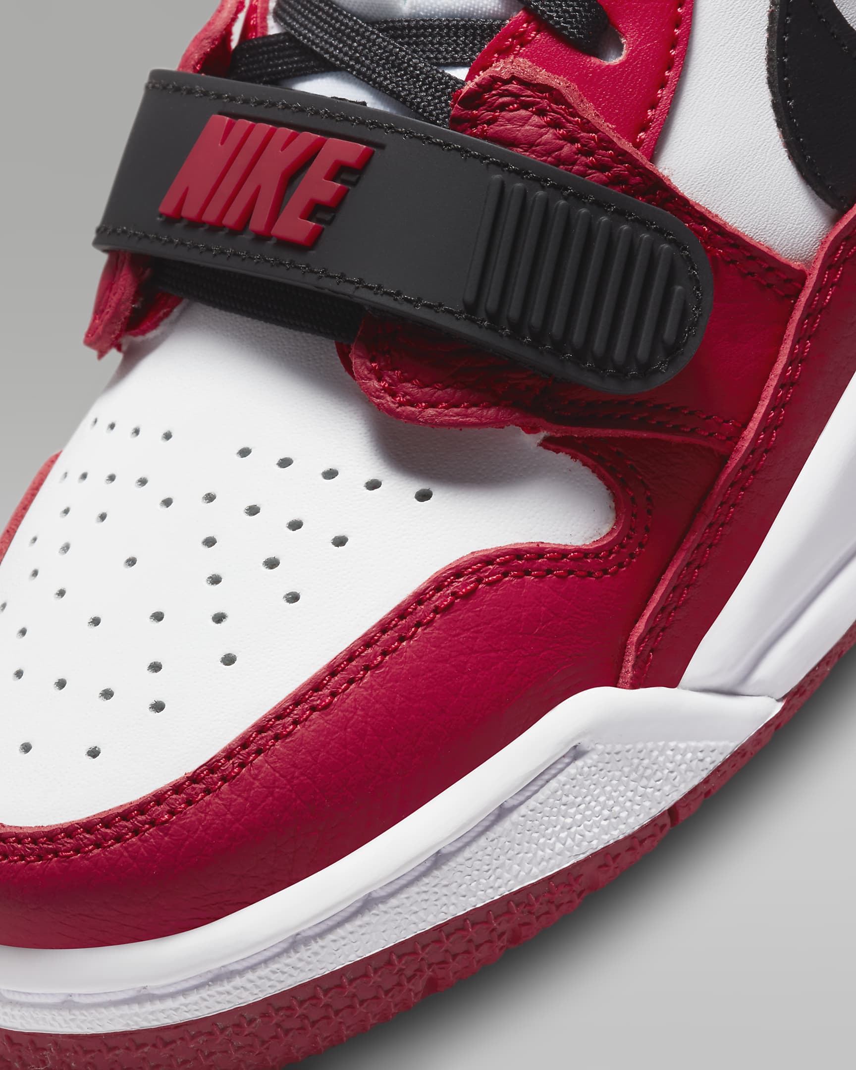 Air Jordan Legacy 312 Low Schuh für ältere Kinder - Weiß/Gym Red/Schwarz