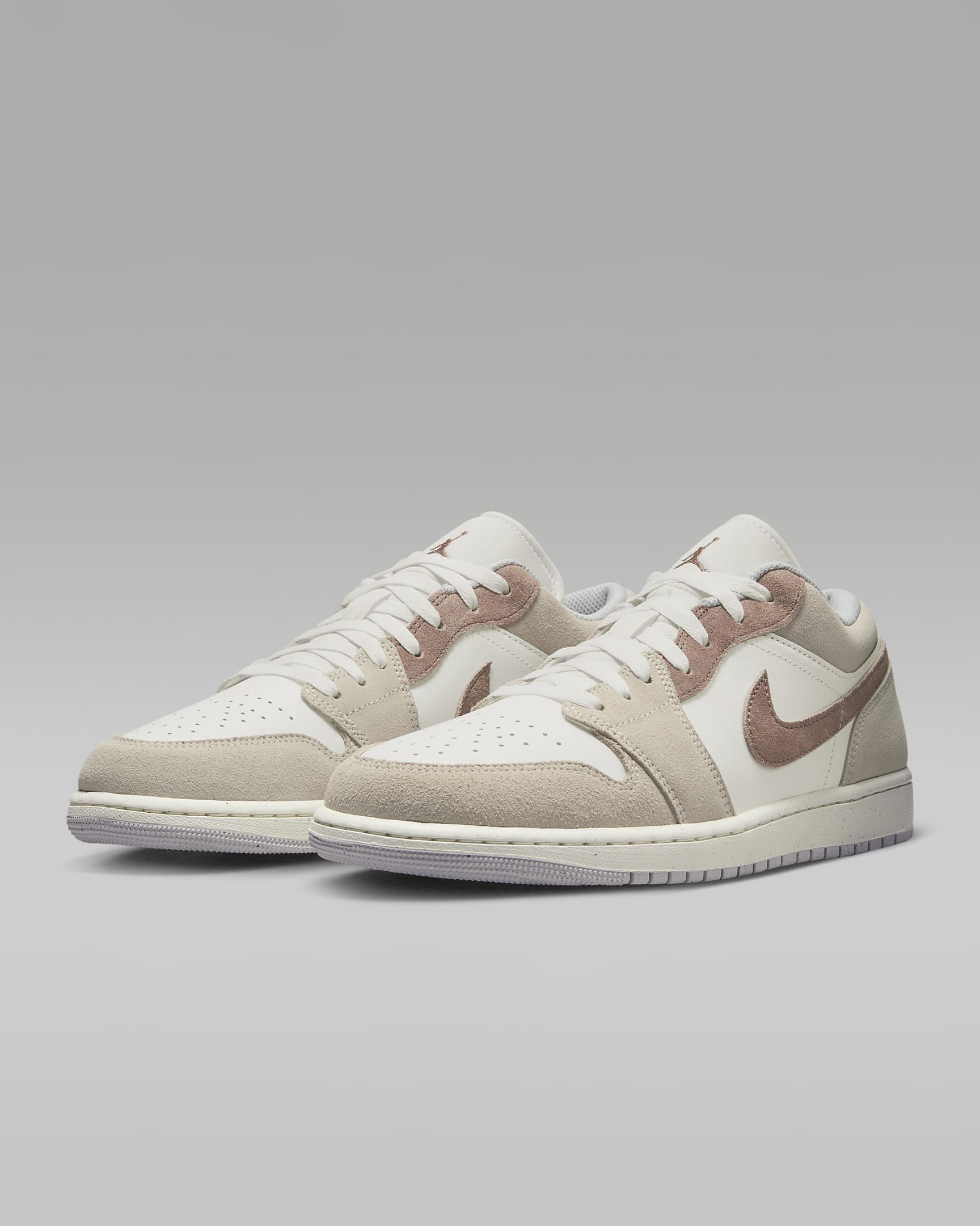 Air Jordan 1 Low SE Schuh (Herren) - Legend Light Brown/Sail/Neutral Grey/Archaeo Brown