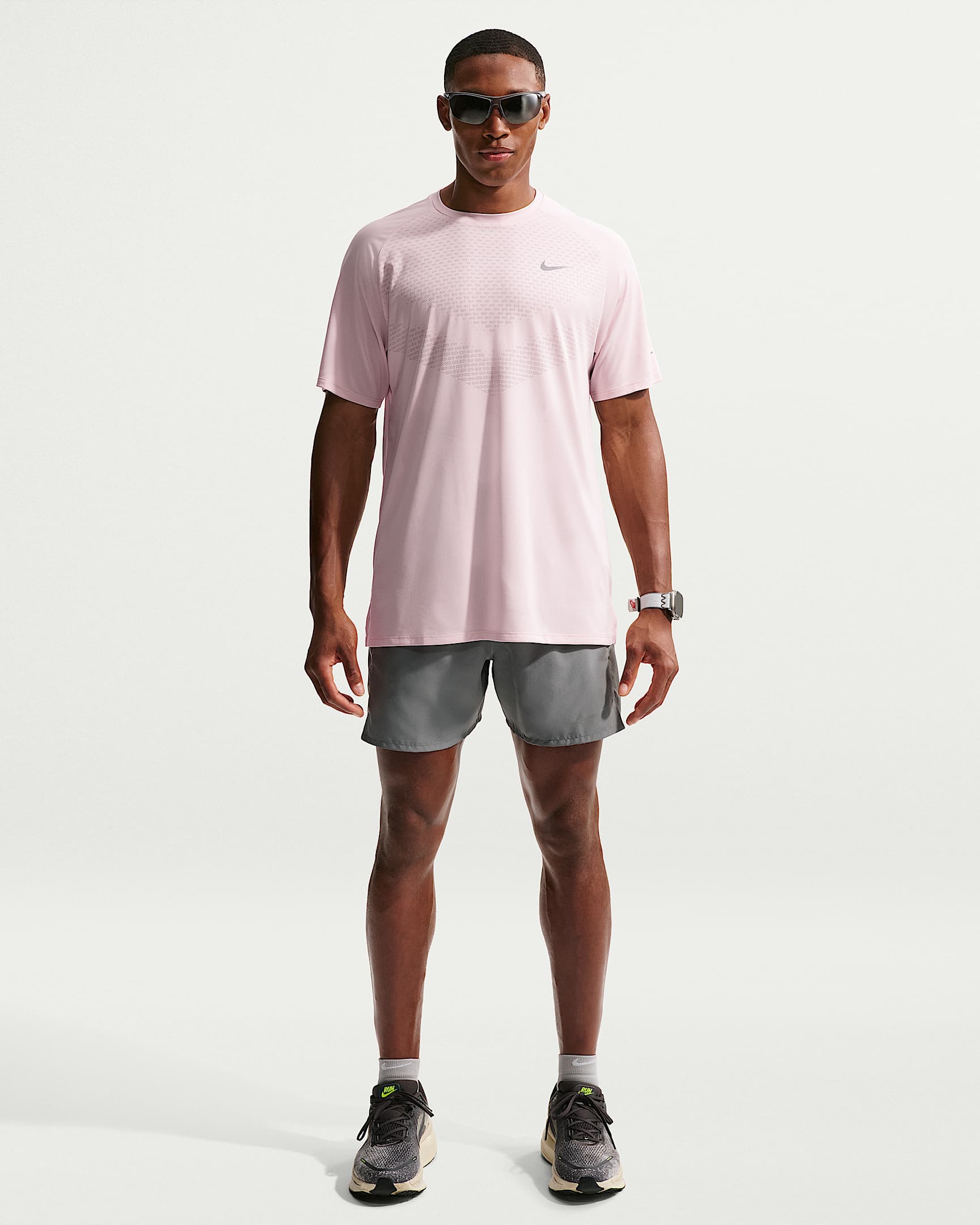 Playera de correr de manga corta Dri-FIT ADV para hombre Nike Stride - Rojo sedimento