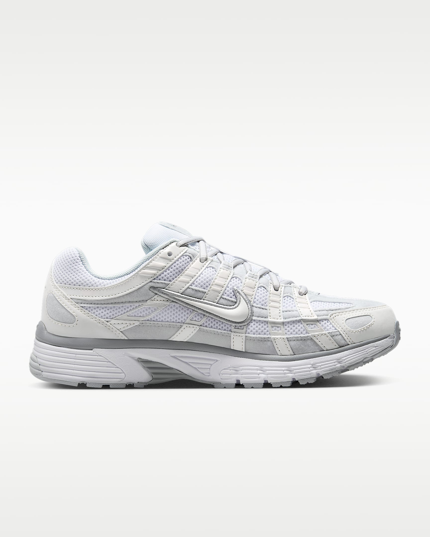 Nike P-6000 Schuh (Damen) - Metallic Summit White/Pure Platinum/Wolf Grey/Weiß