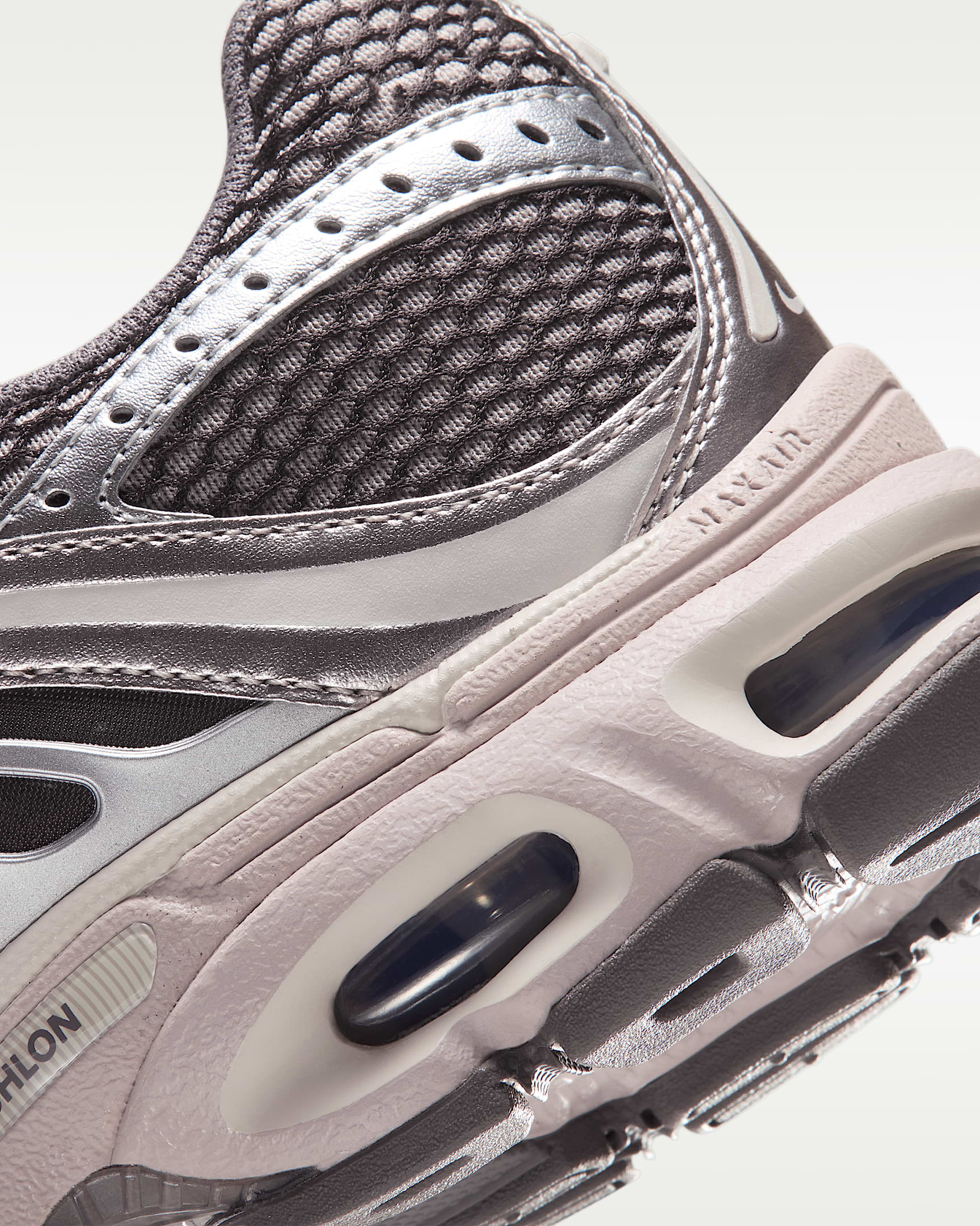 Chaussure avec détails réfléchissants Nike Air Max Moto 2K pour femme - Cave Stone/Enigma Stone/Metallic Silver/Cream II