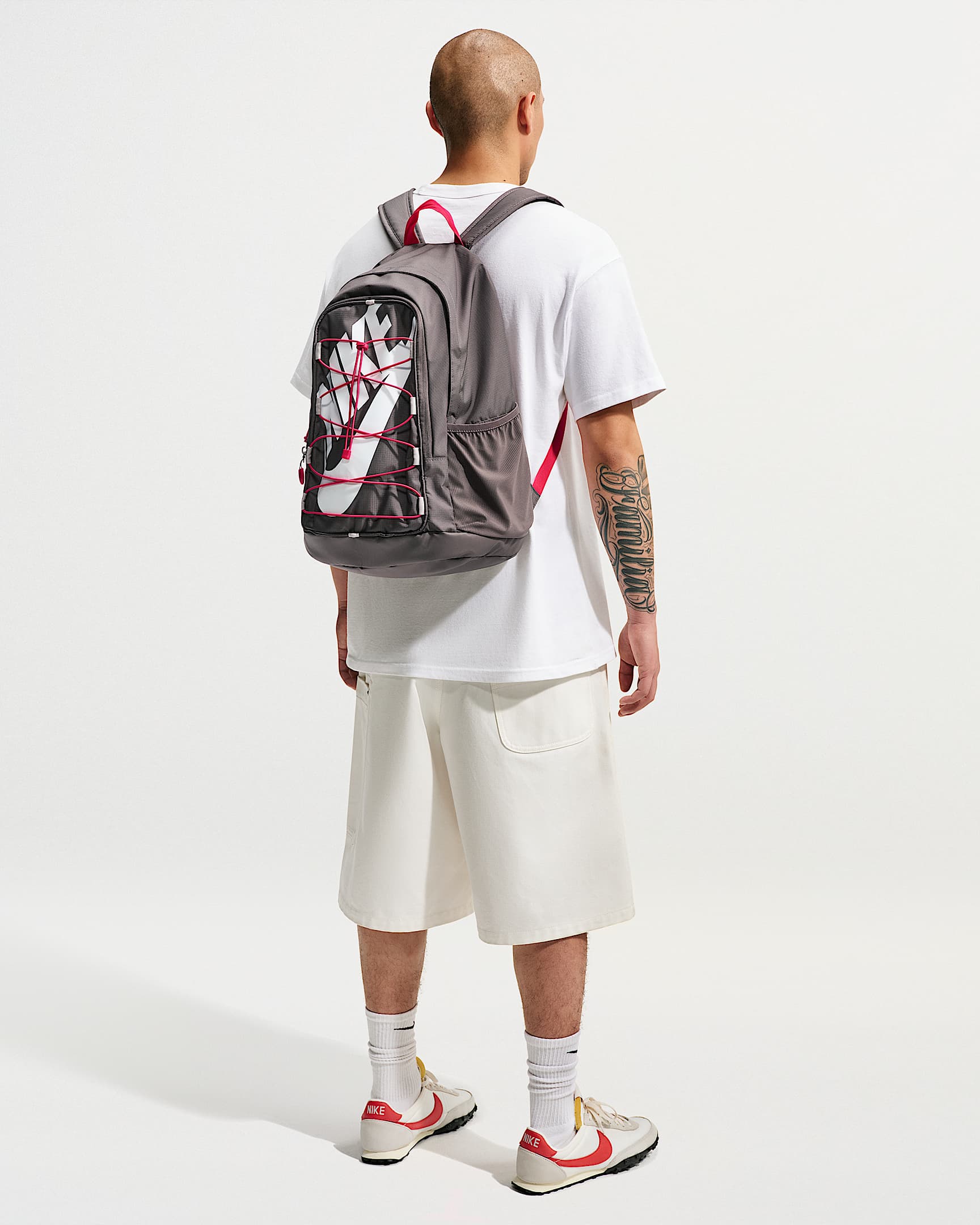 Nike Hayward 背包 (26 公升) - Cave Stone/Tropical Pink/白色