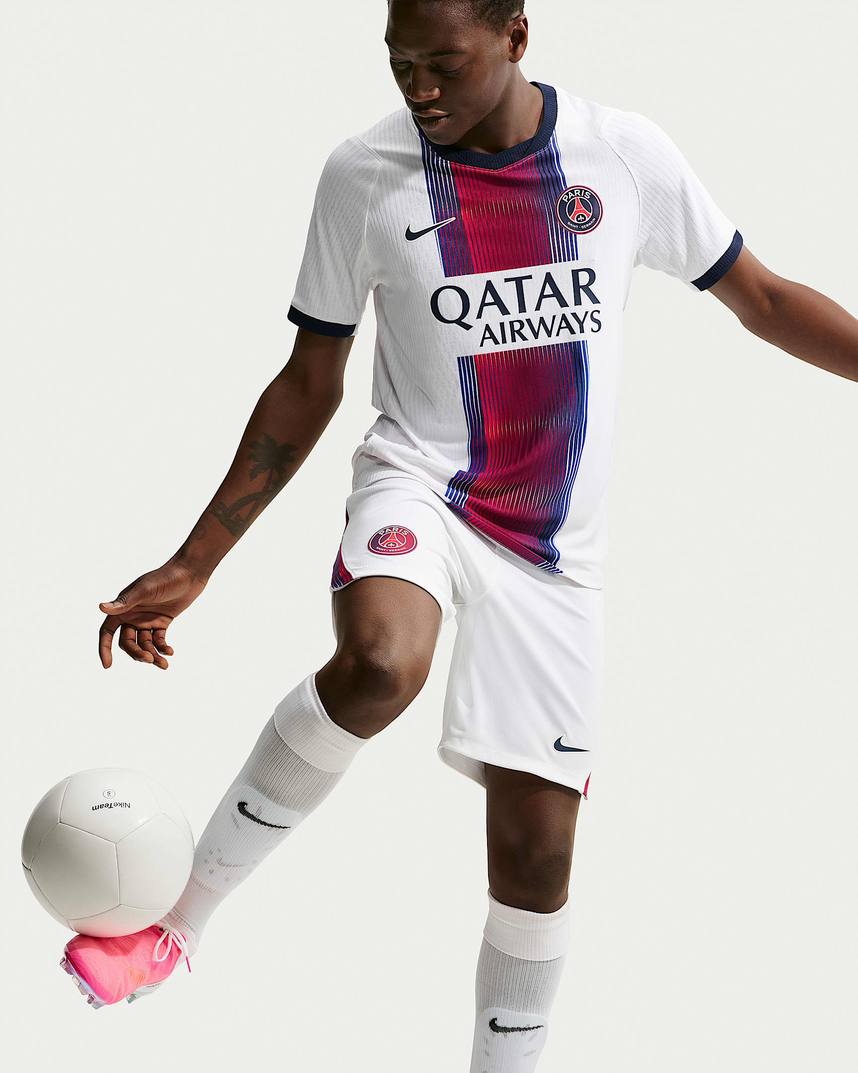 パリ サンジェルマン (PSG) 2026/27 マッチ アウェイ メンズ ナイキ Aero-FIT サッカー オーセンティック ユニフォーム トップス - ホワイト/カレッジネイビー/グローバルレッド/カレッジネイビー