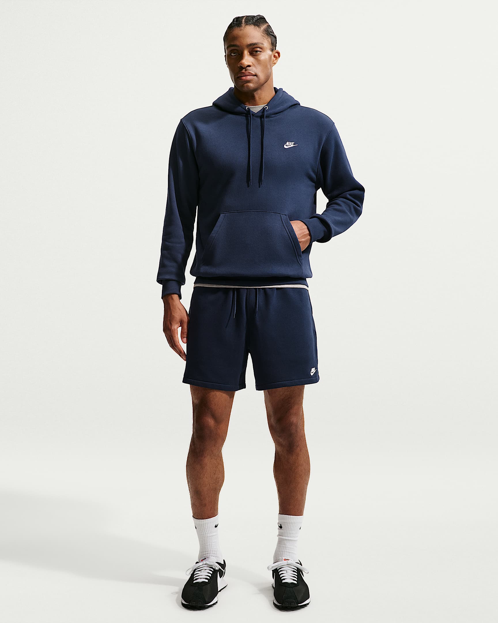 Felpa pullover in fleece con cappuccio Nike Club – Uomo - Ossidiana/Ossidiana/Bianco