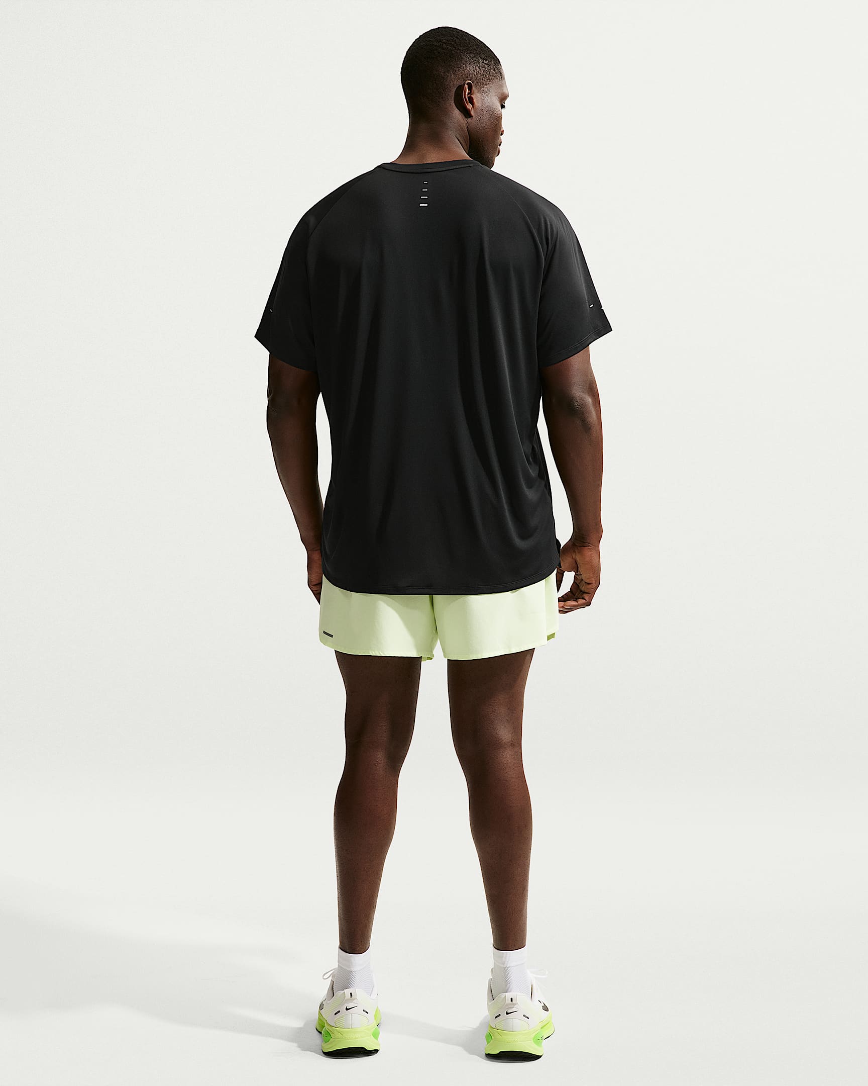 Playera de correr de manga corta Dri-FIT ADV para hombre Nike Stride - Negro