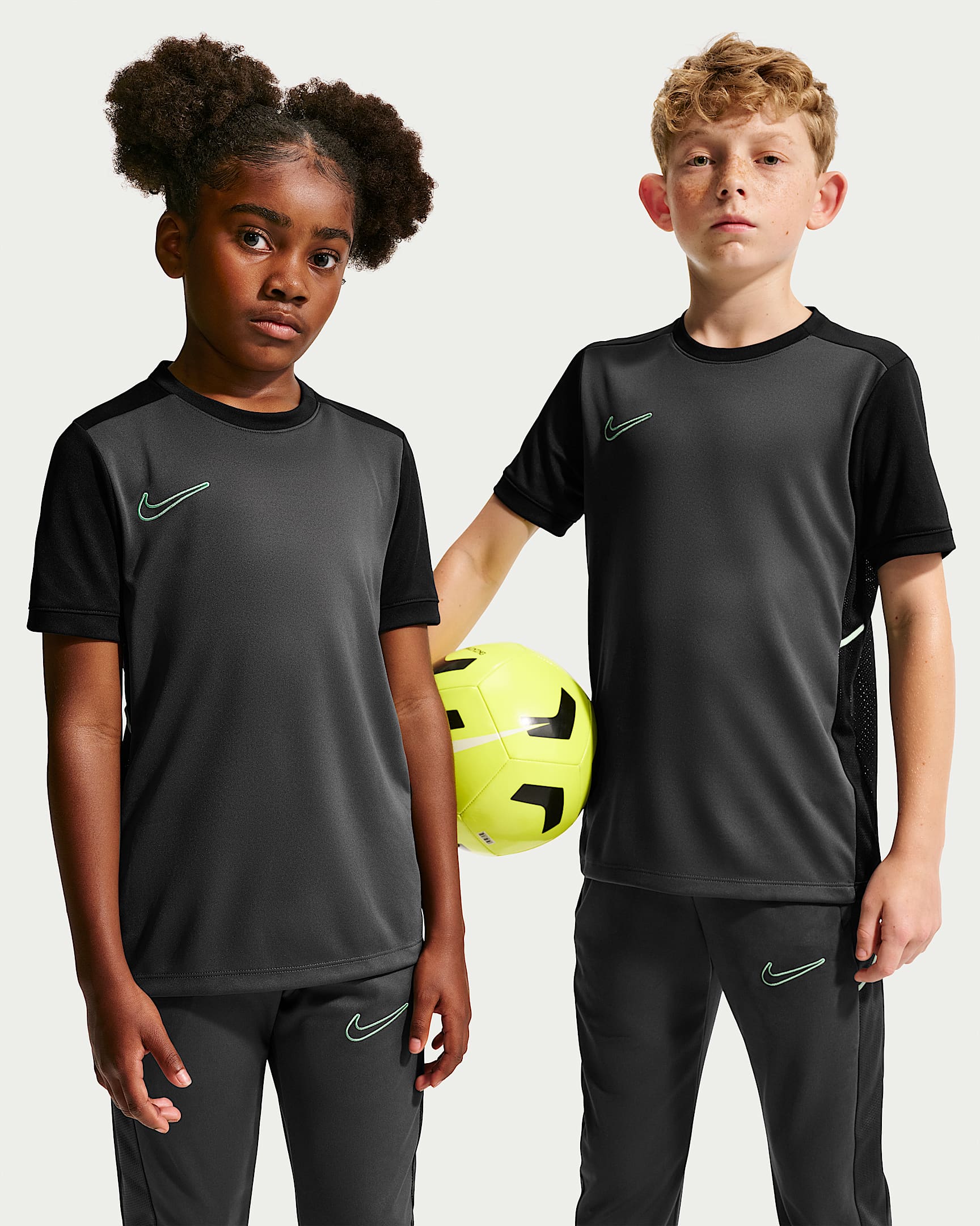 Camisola de futebol Dri-FIT Nike Academy Júnior - Anthracite/Preto/Verde Illusion/Verde Illusion