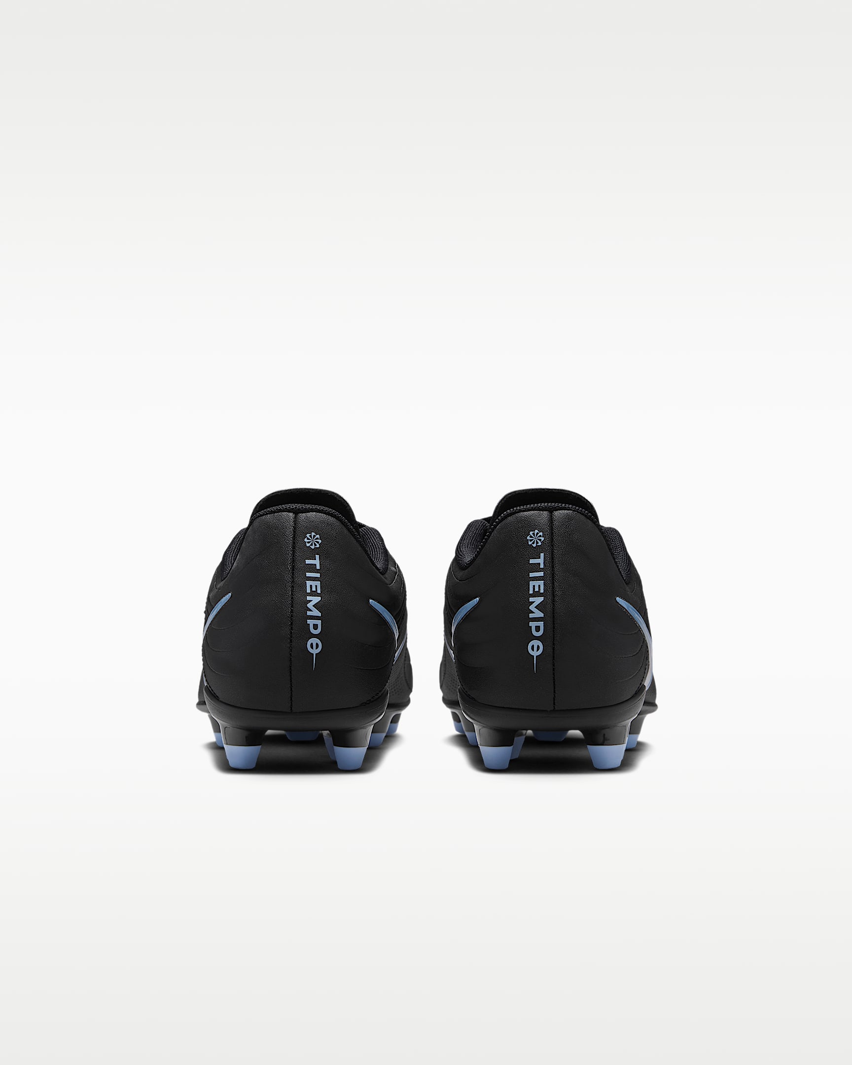 Nike Jr. Tiempo Maestro Club Low-Top Fußballschuh für verschiedene Böden (ältere Kinder) - Schwarz/Ice Blue