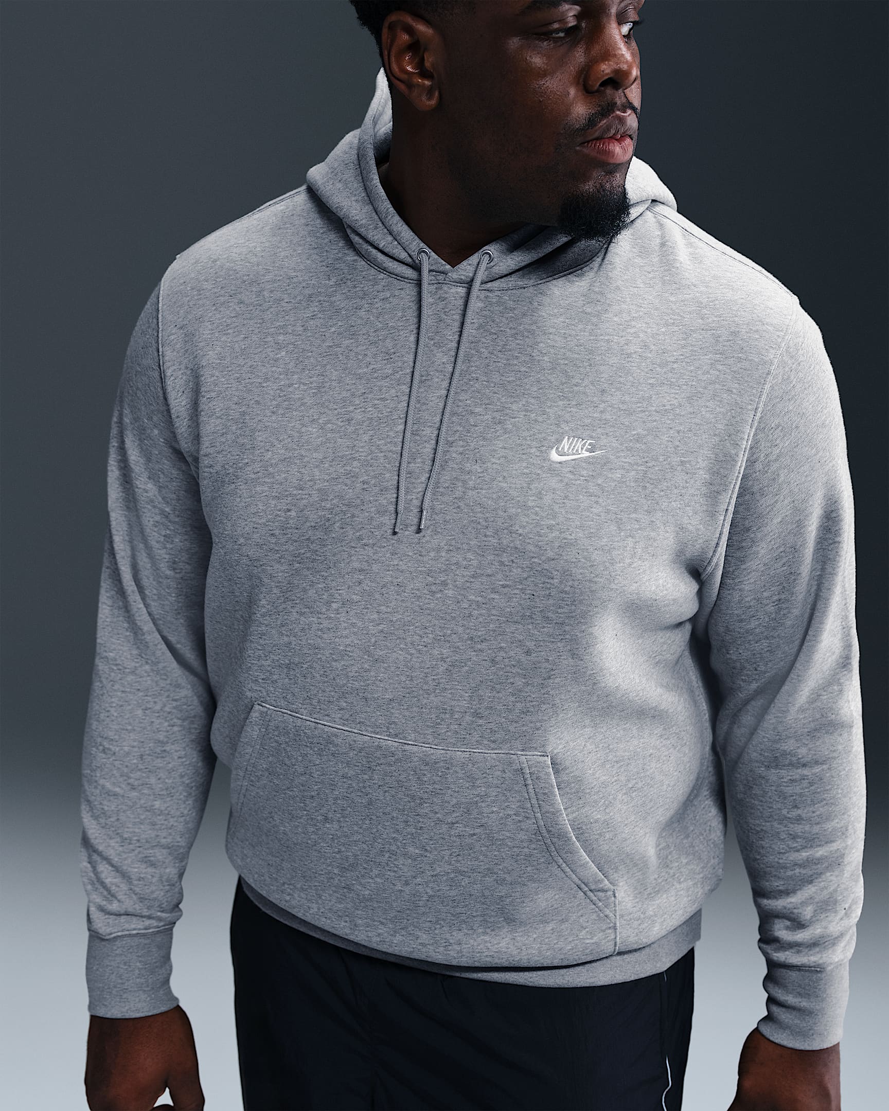 Nike Club fleecehettegenser til herre - Dark Grey Heather/Light Smoke Grey/Hvit