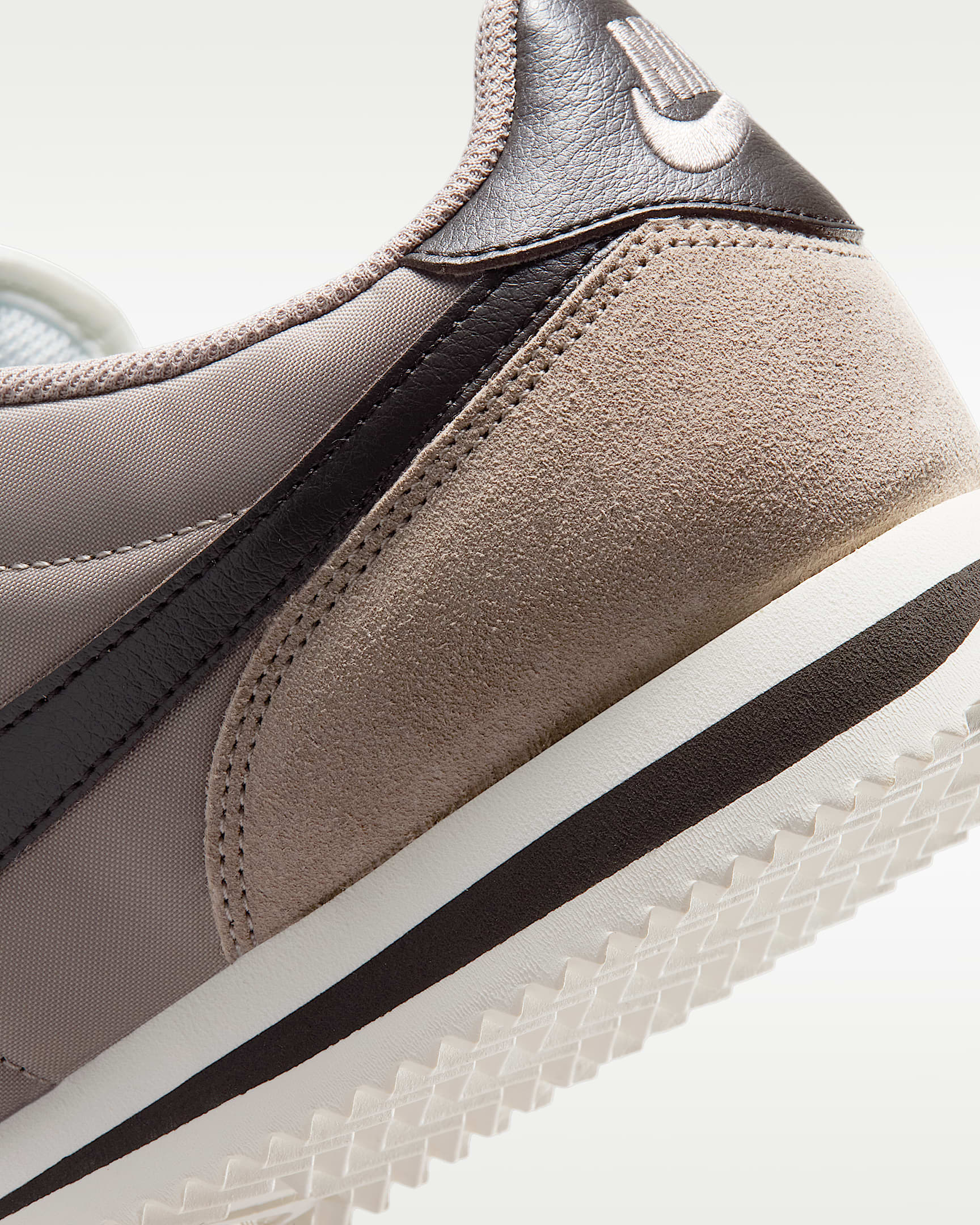 รองเท้าผู้ชาย Nike Cortez Textile - Moon Fossil/Sail/Shadow Brown