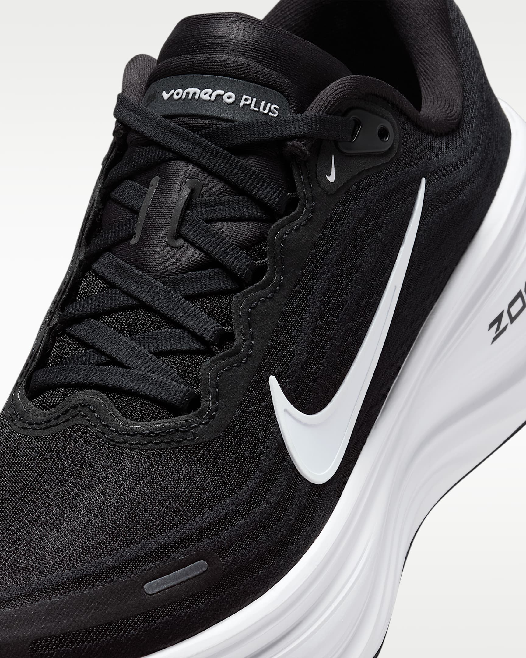 Tenis de correr en pavimento para mujer Nike Vomero Plus - Negro/Gris azulado/Gris oscuro metálico/Blanco