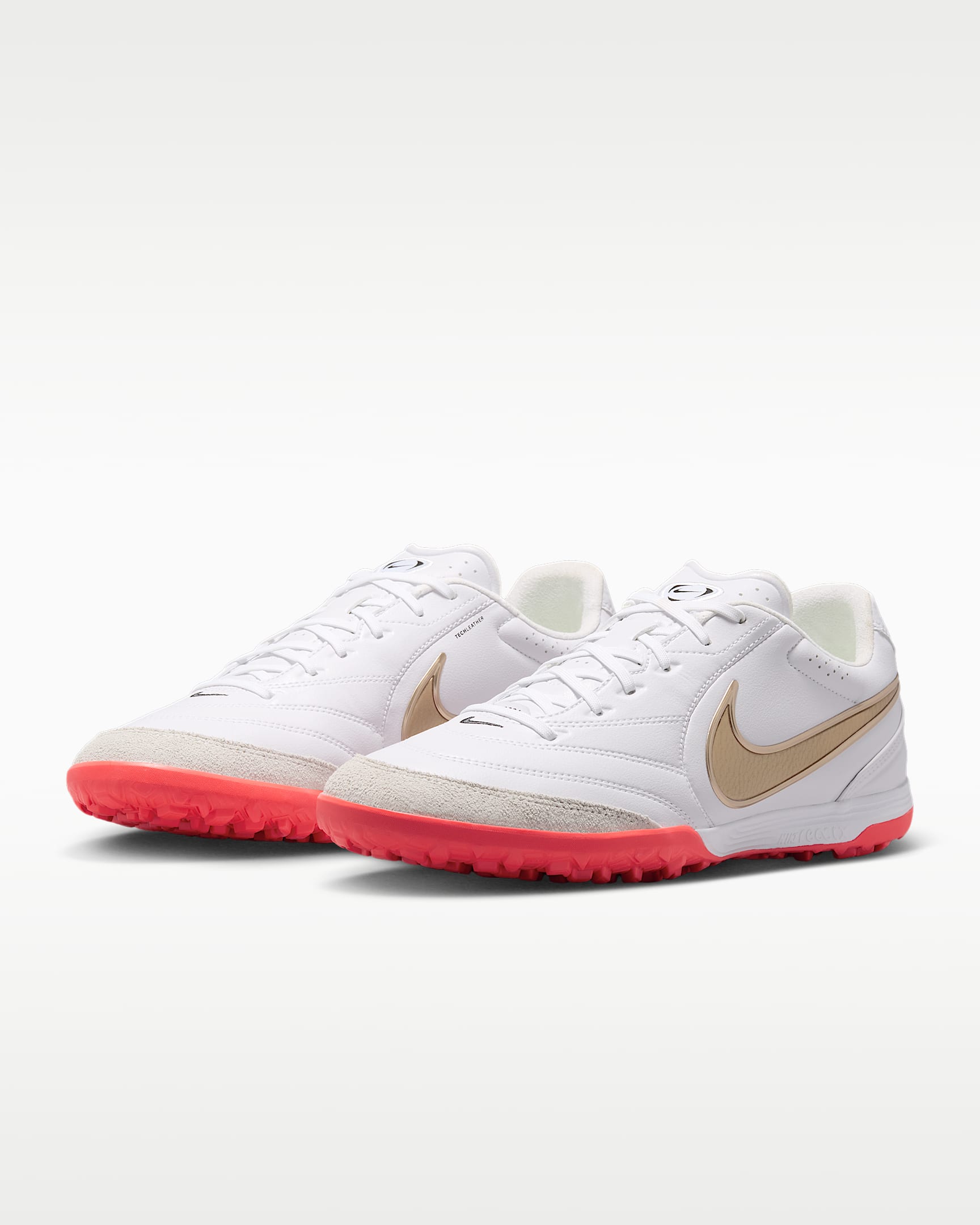 รองเท้าฟุตบอลไม่หุ้มข้อสำหรับพื้นสนามหญ้าเทียมสั้น Nike Tiempo Ligera Pro - ขาว/Bright Crimson/Blur