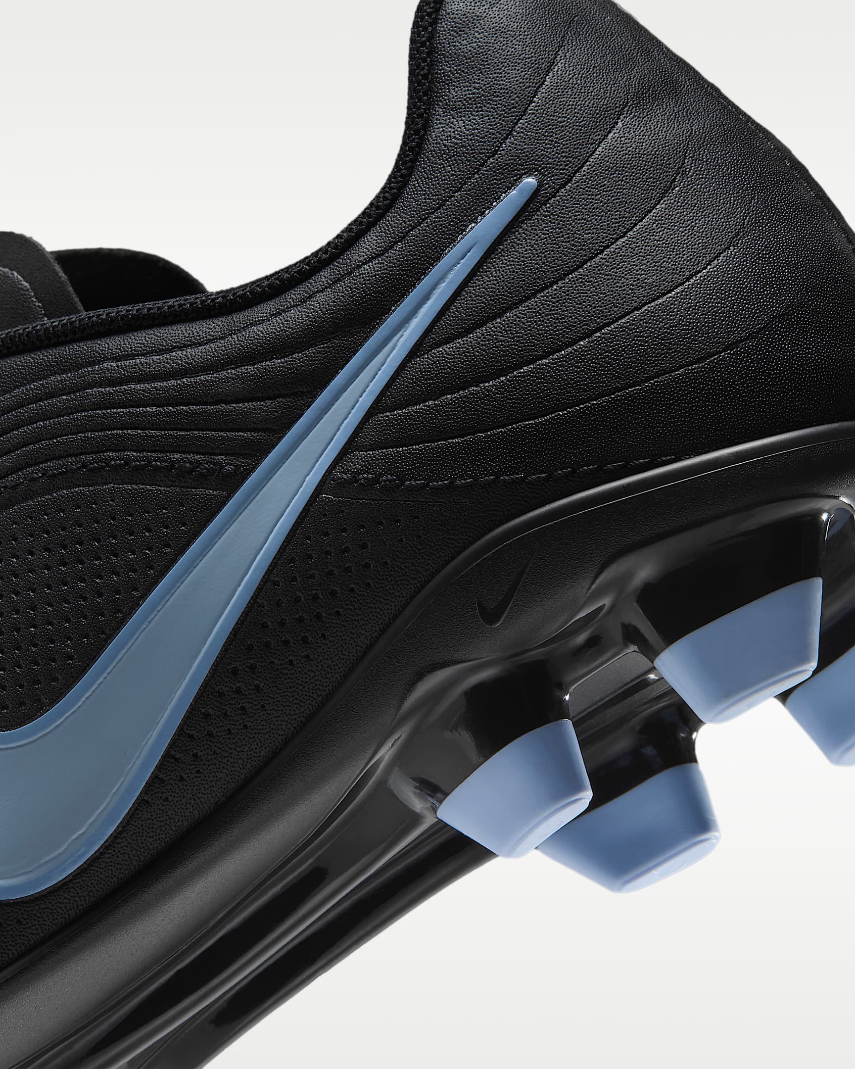 Nike Jr. Tiempo Maestro Club Low-Top Fußballschuh für verschiedene Böden (ältere Kinder) - Schwarz/Ice Blue