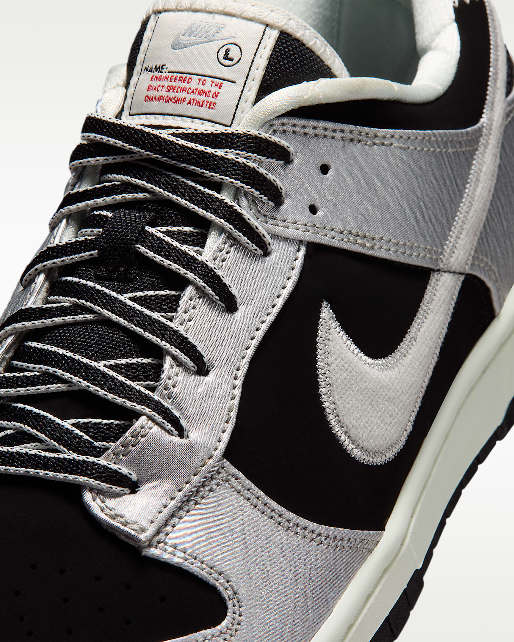 Nike Dunk Low Retro Herrenschuh - Metallic Silver/Schwarz/Sail/Metallic Silver